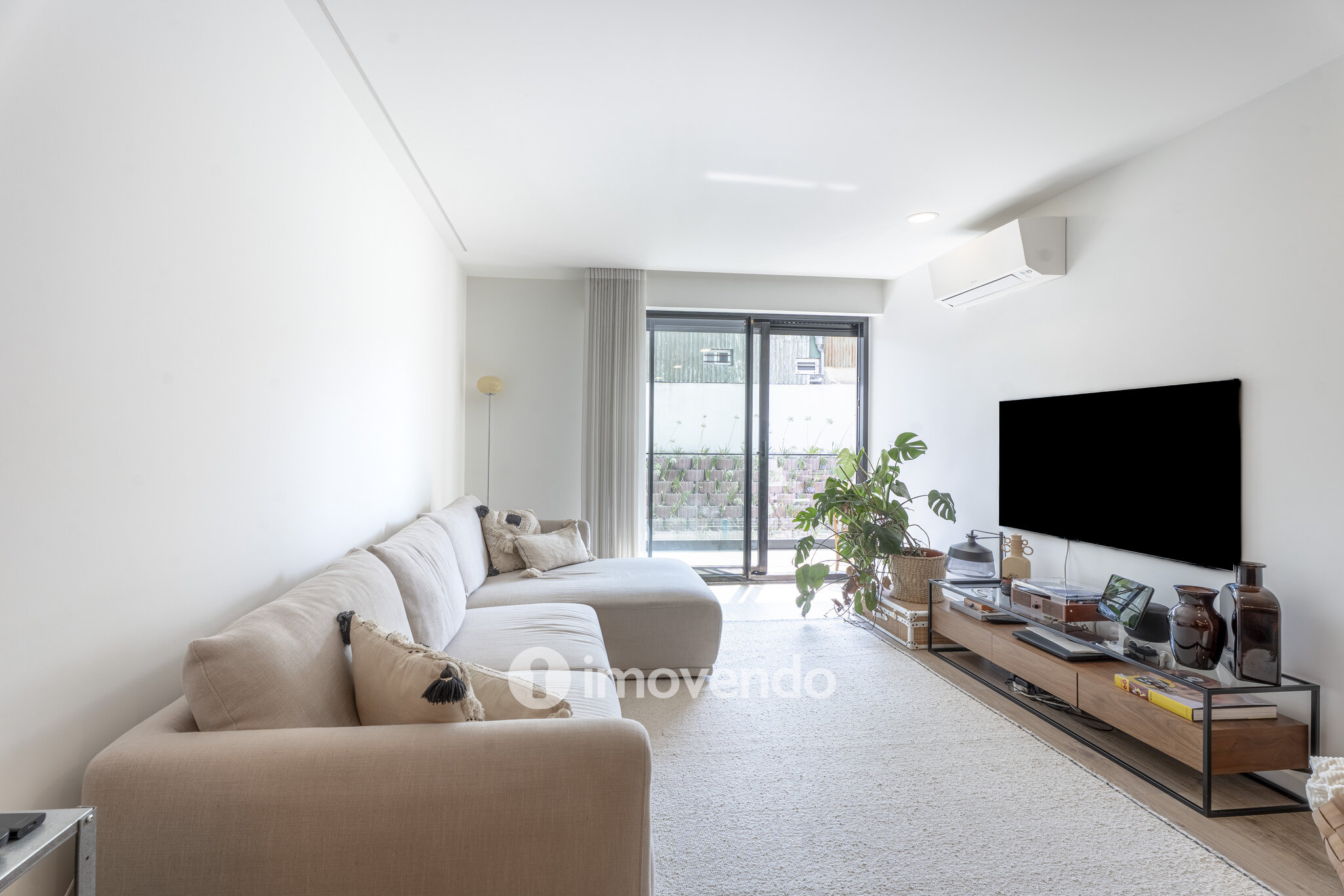 Apartamento T2 moderno, com estacionamento, em Vila Nova de Gaia