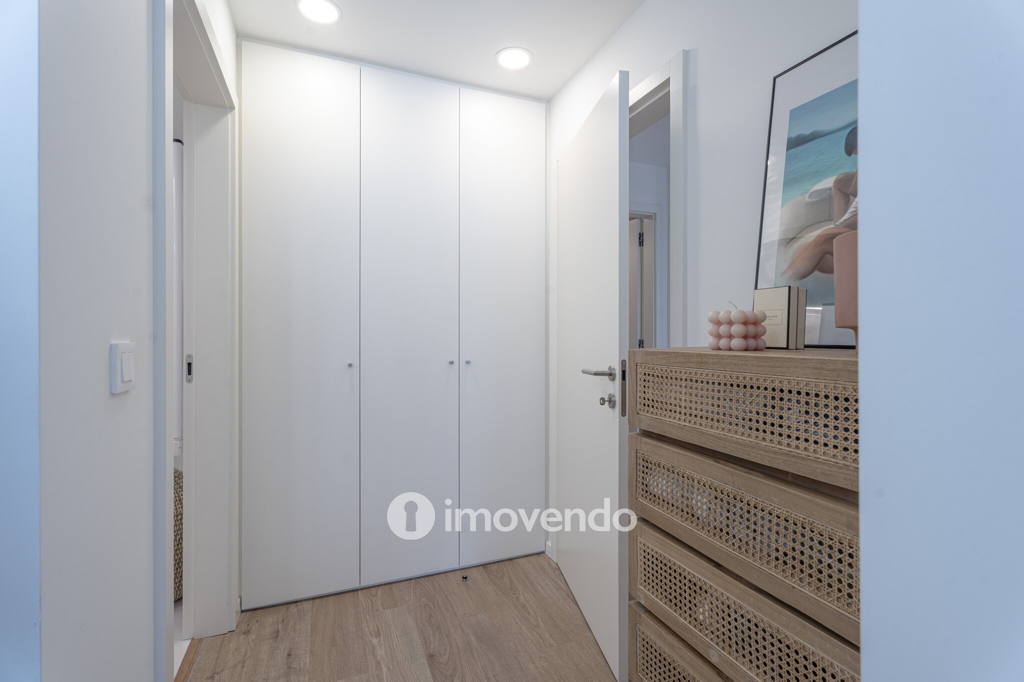 Apartamento T2 moderno, com estacionamento, em Vila Nova de Gaia