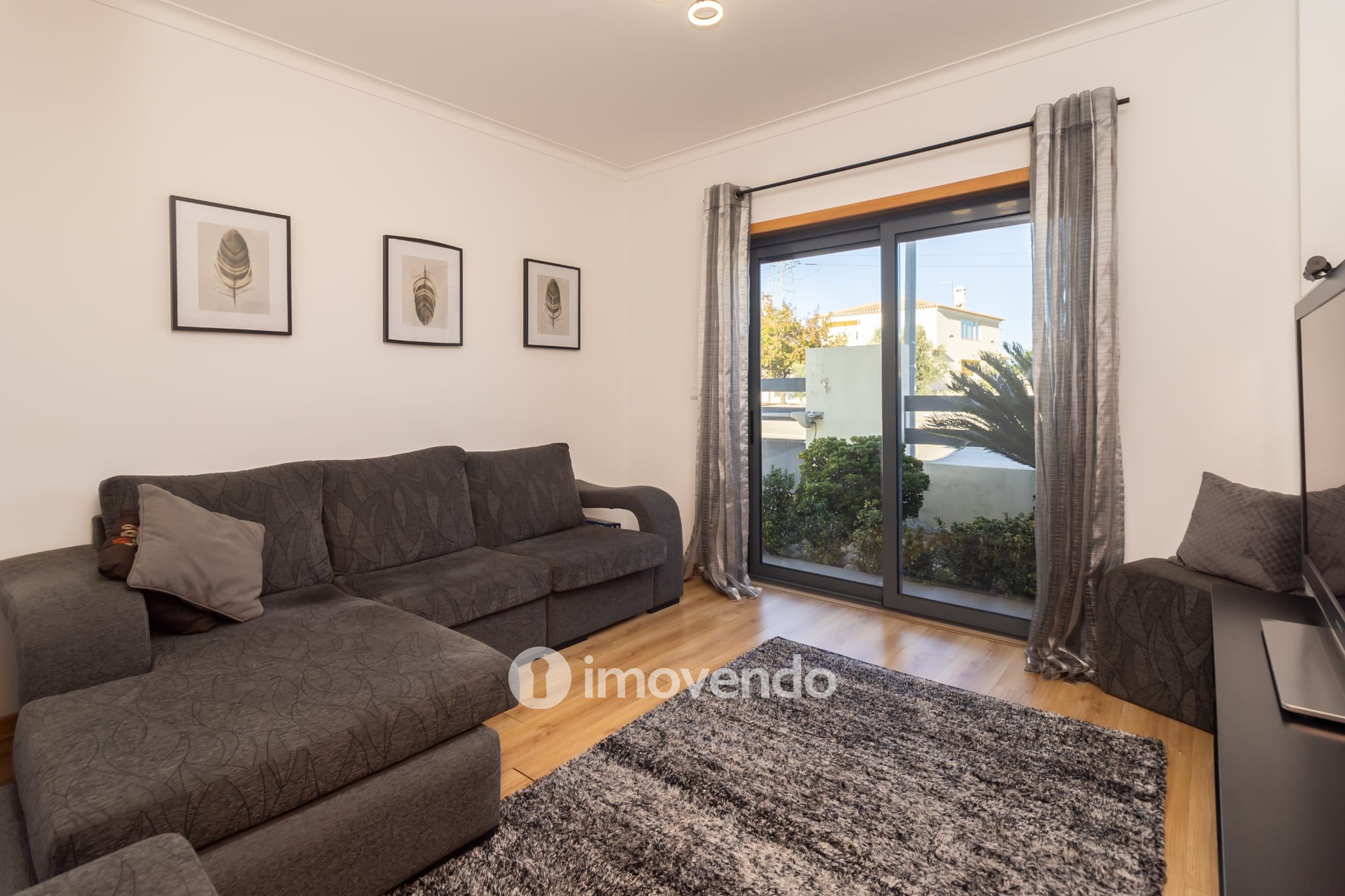 Moradia T5 cuidada, com piscina e jardim, em Setúbal