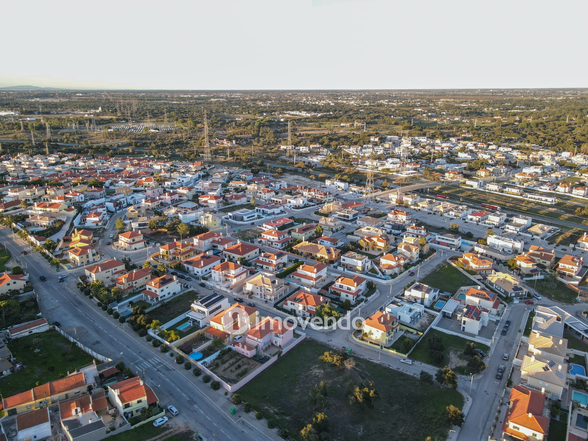 Moradia T5 cuidada, com piscina e jardim, em Setúbal