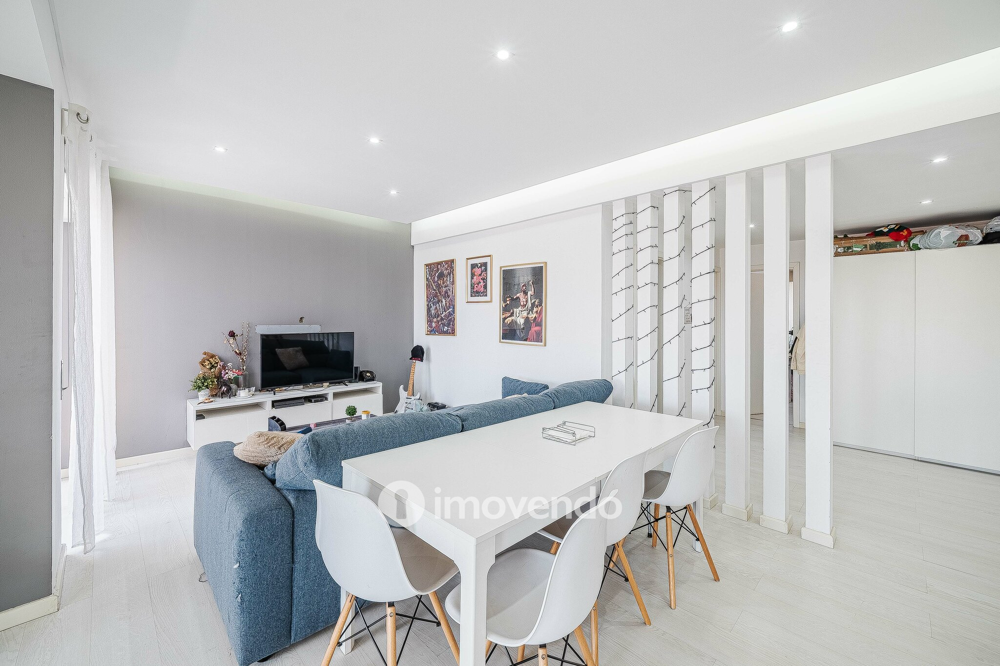 Apartamento T2 luminoso, totalmente remodelado, em Corroios