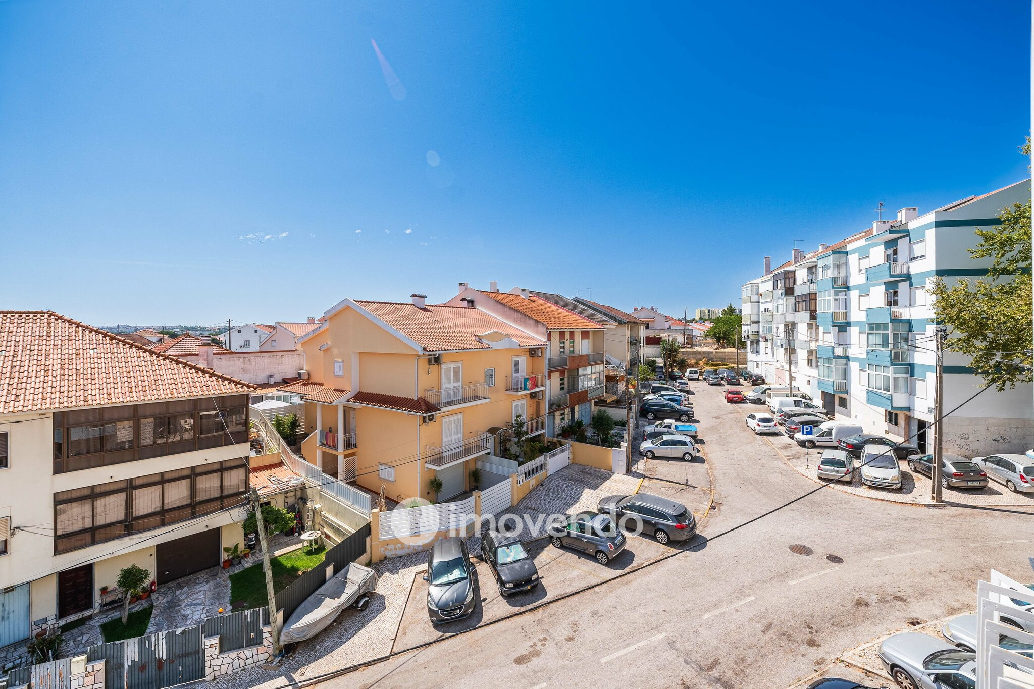 Apartamento T2 luminoso, totalmente remodelado, em Corroios