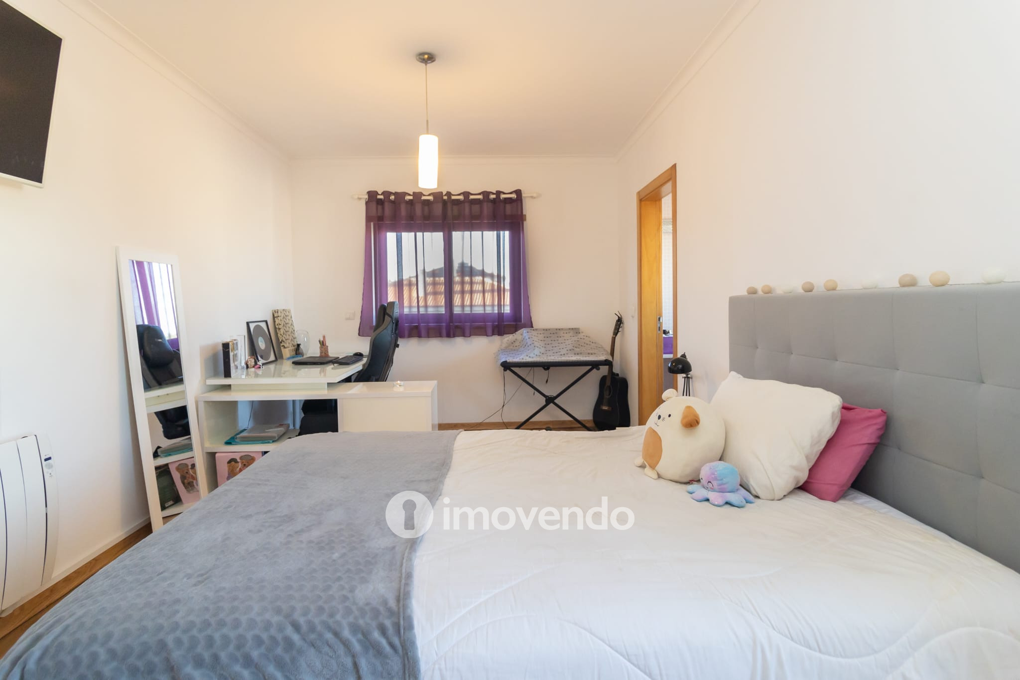 Moradia T5 cuidada, com piscina e jardim, em Setúbal