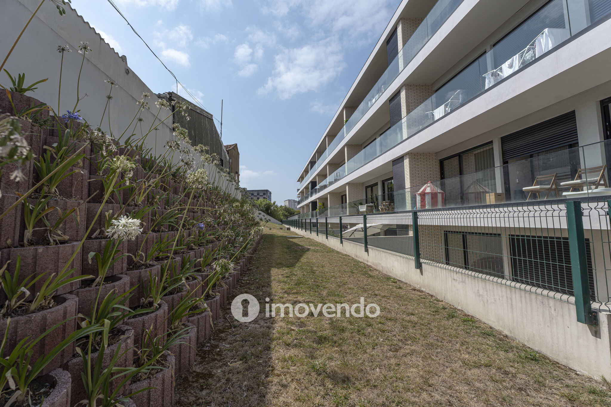 Apartamento T2 moderno, com estacionamento, em Vila Nova de Gaia