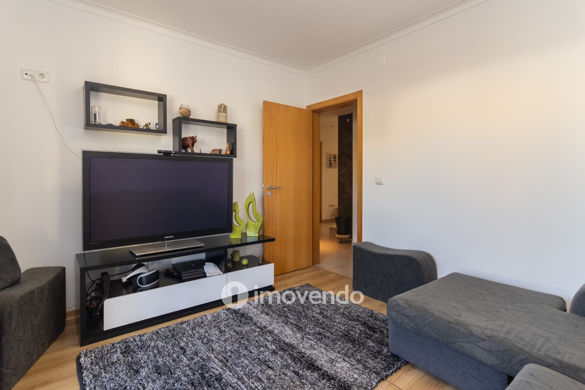 Moradia T5 cuidada, com piscina e jardim, em Setúbal