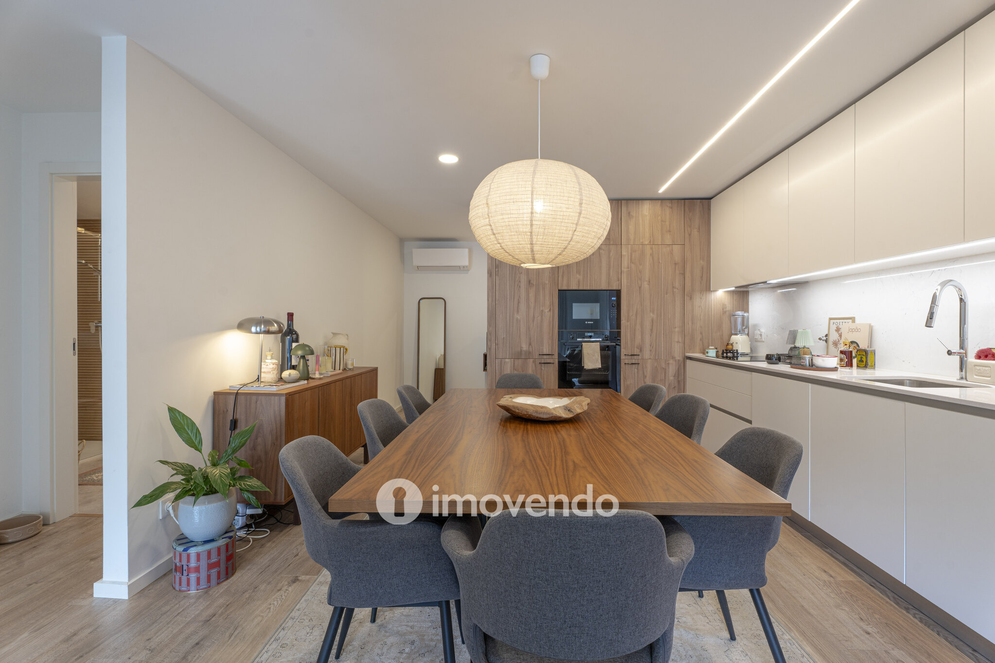 Apartamento T2 moderno, com estacionamento, em Vila Nova de Gaia