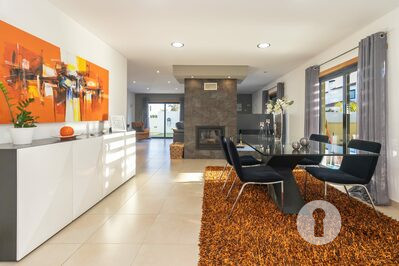 Moradia T5 com piscina e jardim, em Setúbal - 4