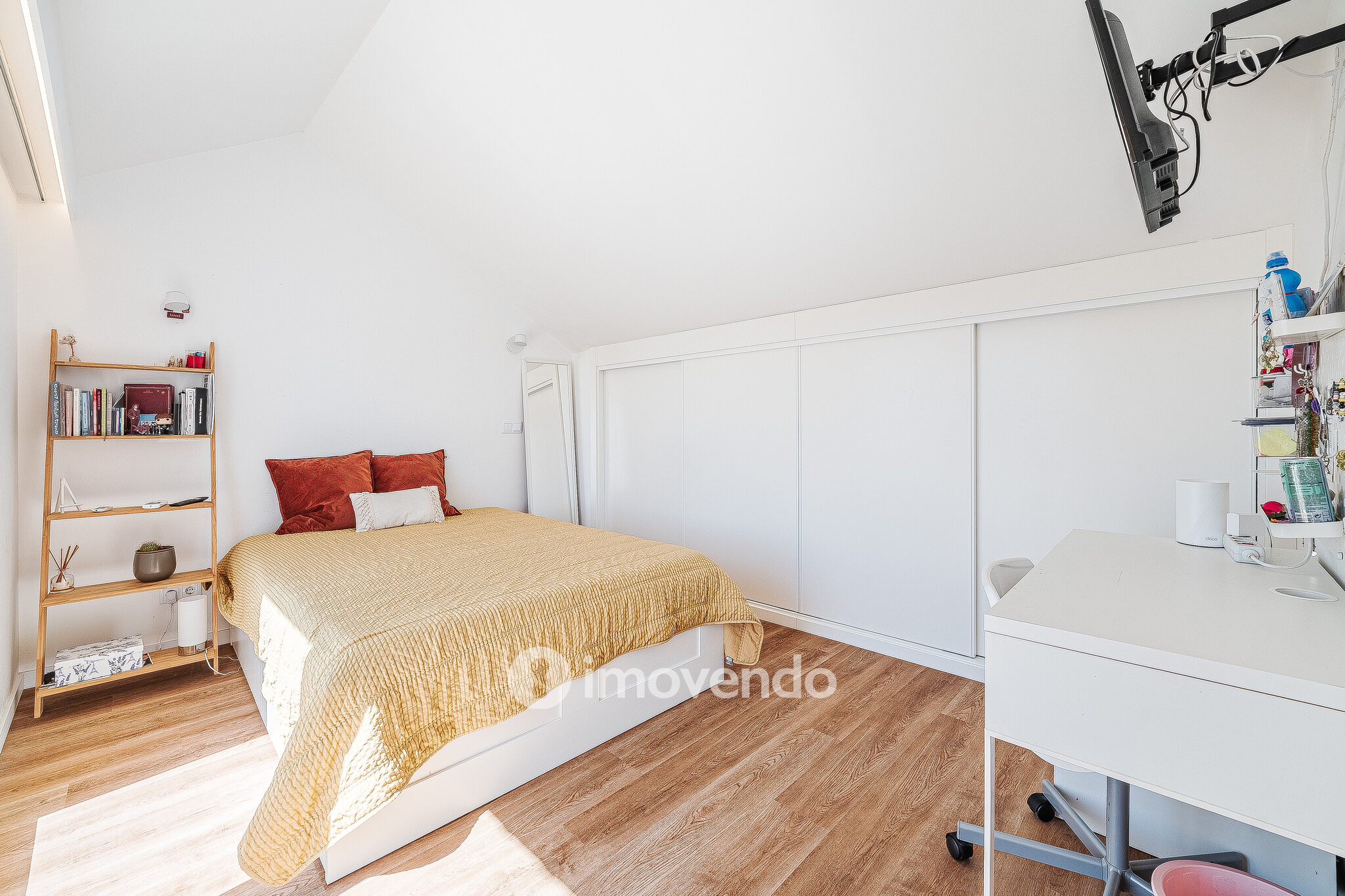 Moradia T3+1 moderna, com garagem e áreas amplas, em Alcochete