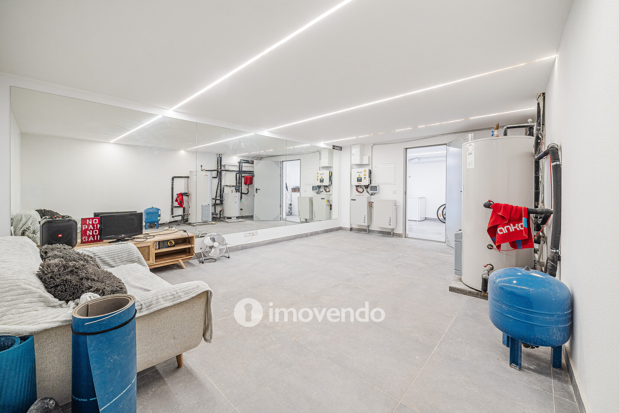 Moradia T3+1 moderna, com garagem e áreas amplas, em Alcochete