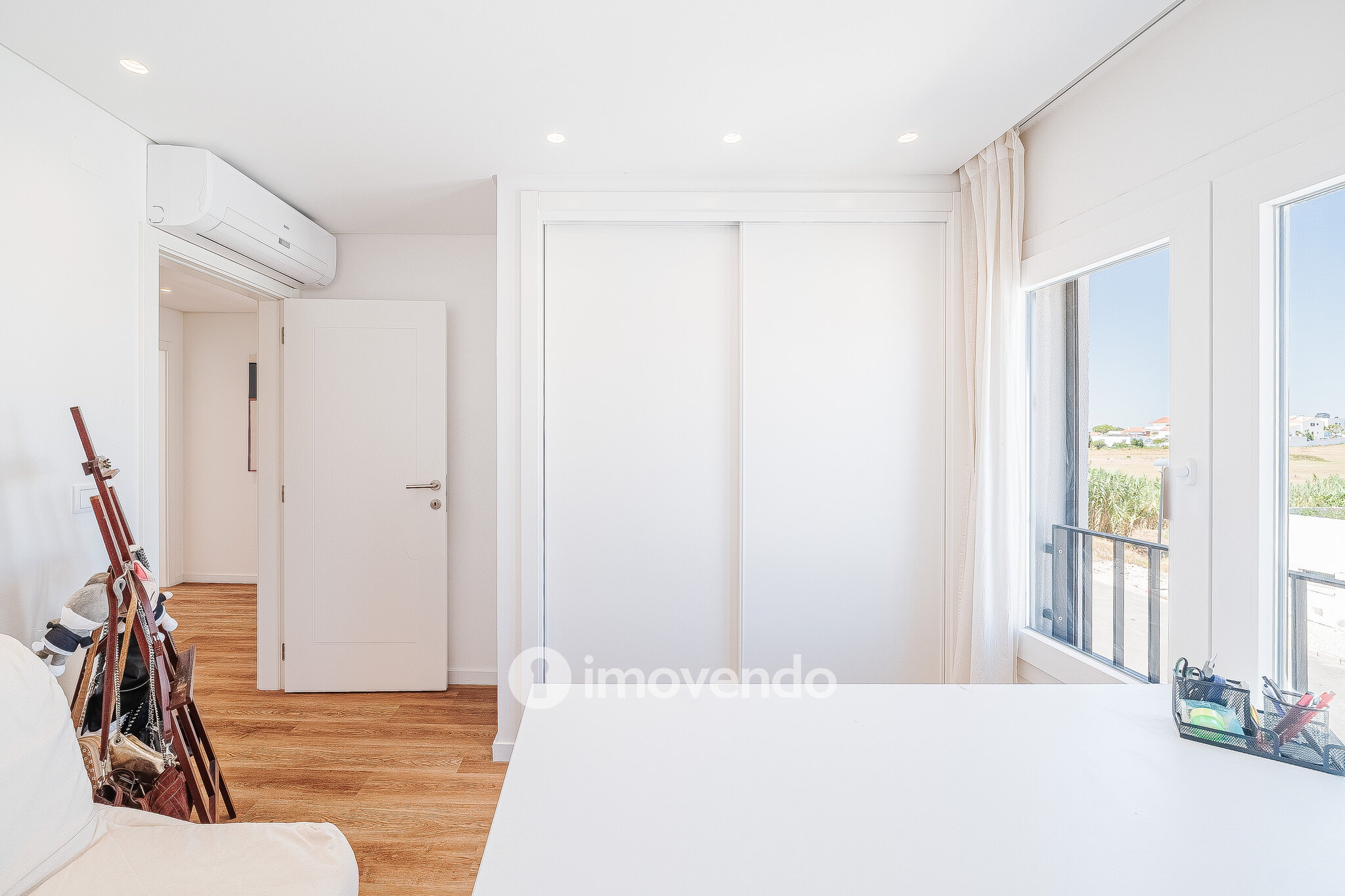 Moradia T3+1 moderna, com garagem e áreas amplas, em Alcochete
