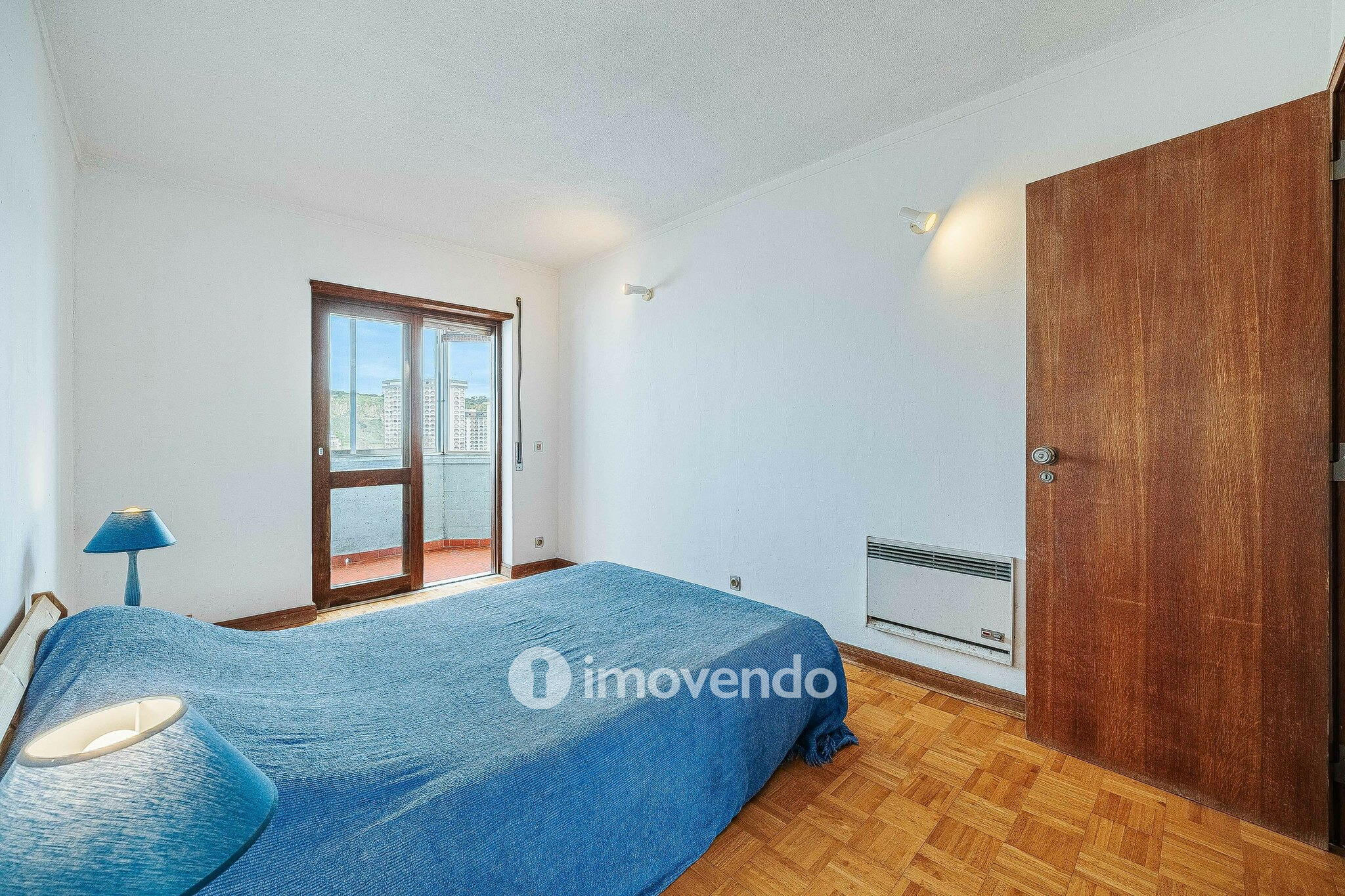 Apartamento T1 junto à praia, com estacionamento, Costa da Caparica