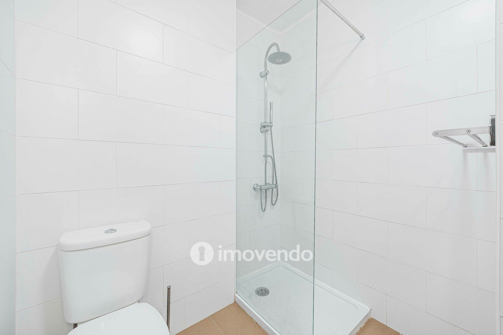 Apartamento T1 junto à praia, com estacionamento, Costa da Caparica