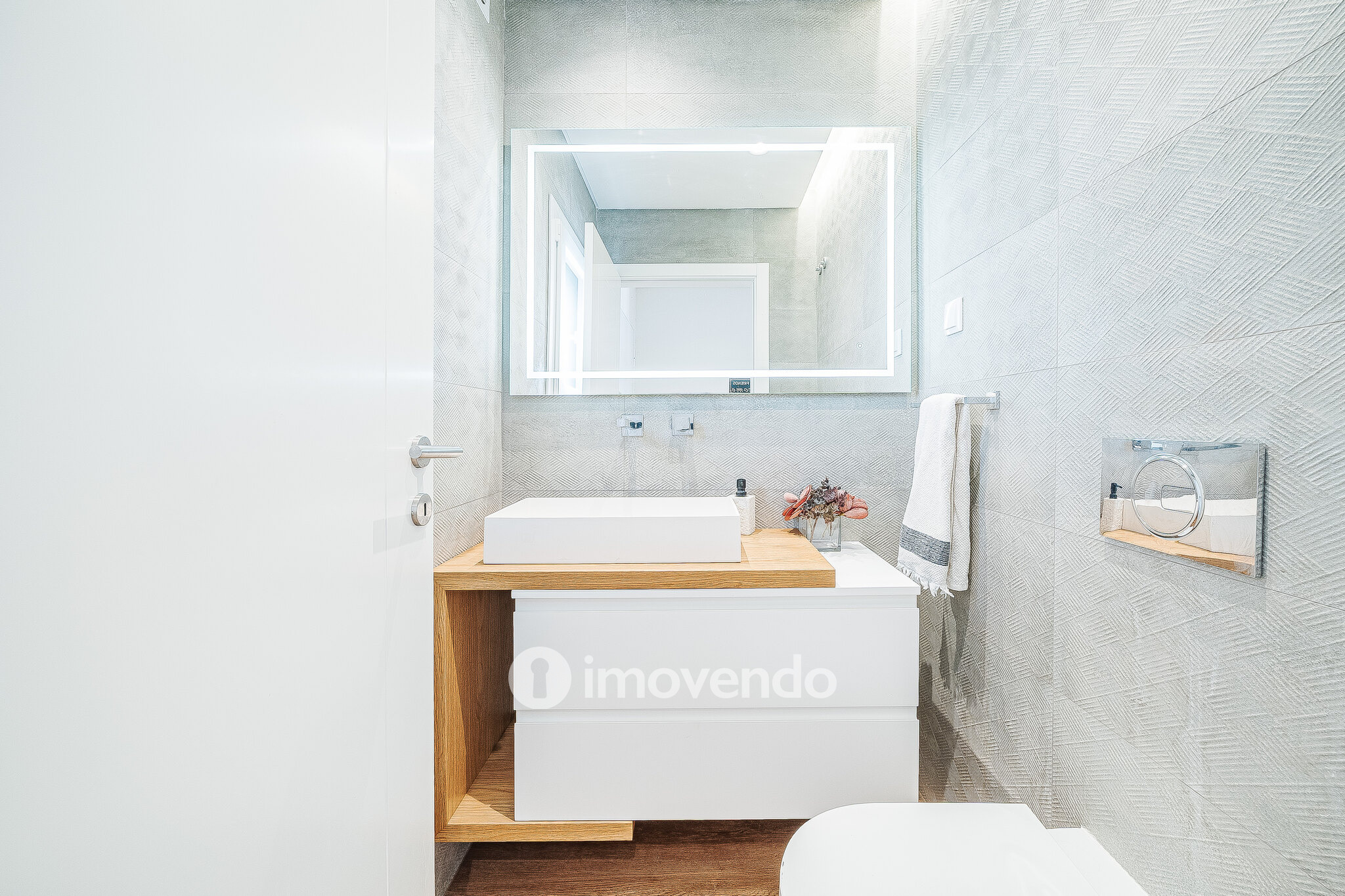 Moradia T3+1 moderna, com garagem e áreas amplas, em Alcochete