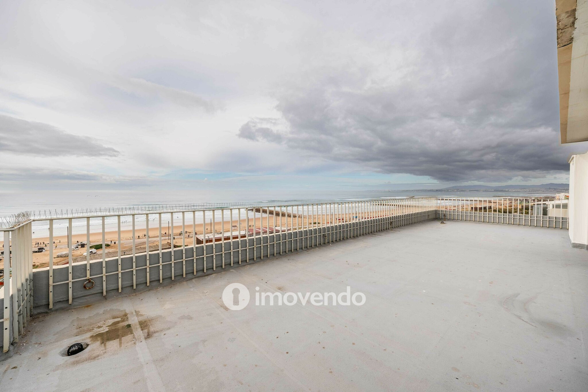 Apartamento T1 junto à praia, com estacionamento, Costa da Caparica