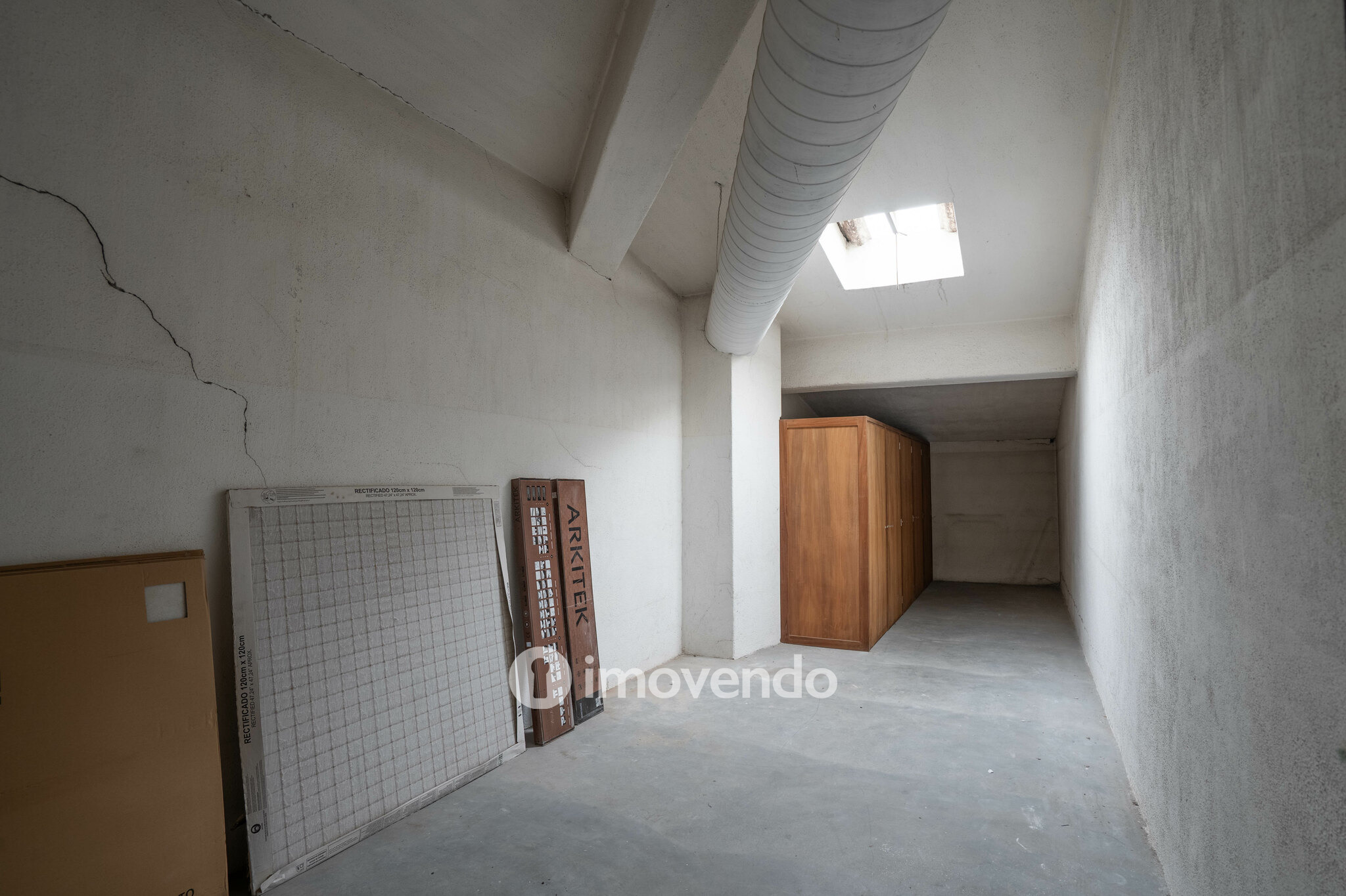 Apartamento T4 exclusivo, com estacionamento, na Lapa, Porto