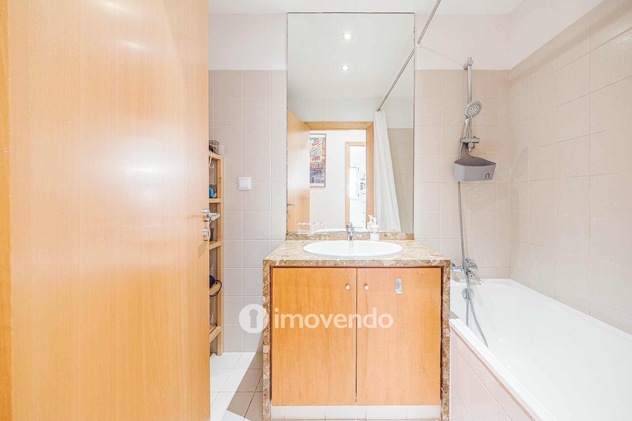 Apartamento T4, com estacionamento e arrecadação, na Alta de Lisboa