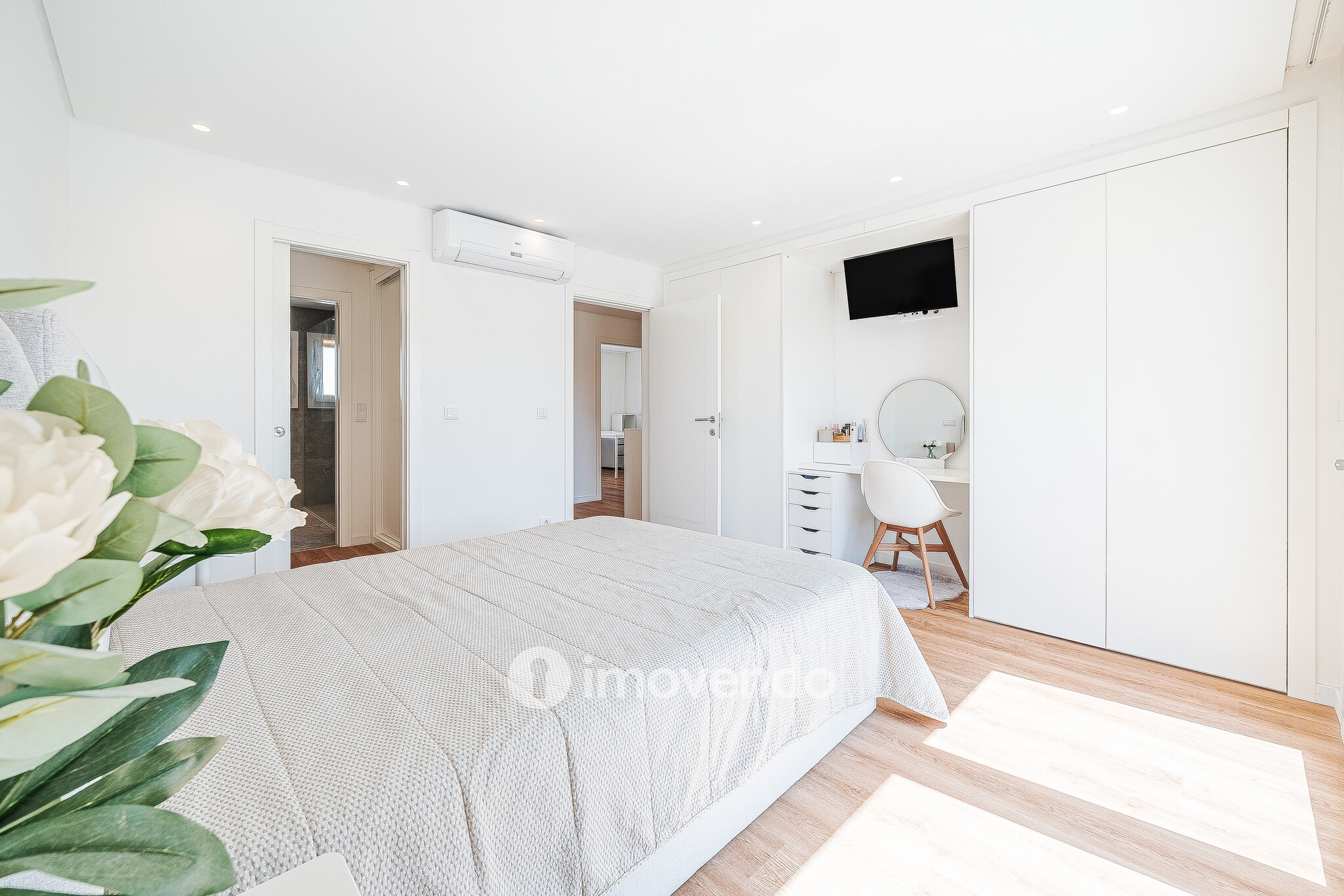Moradia T3+1 moderna, com garagem e áreas amplas, em Alcochete