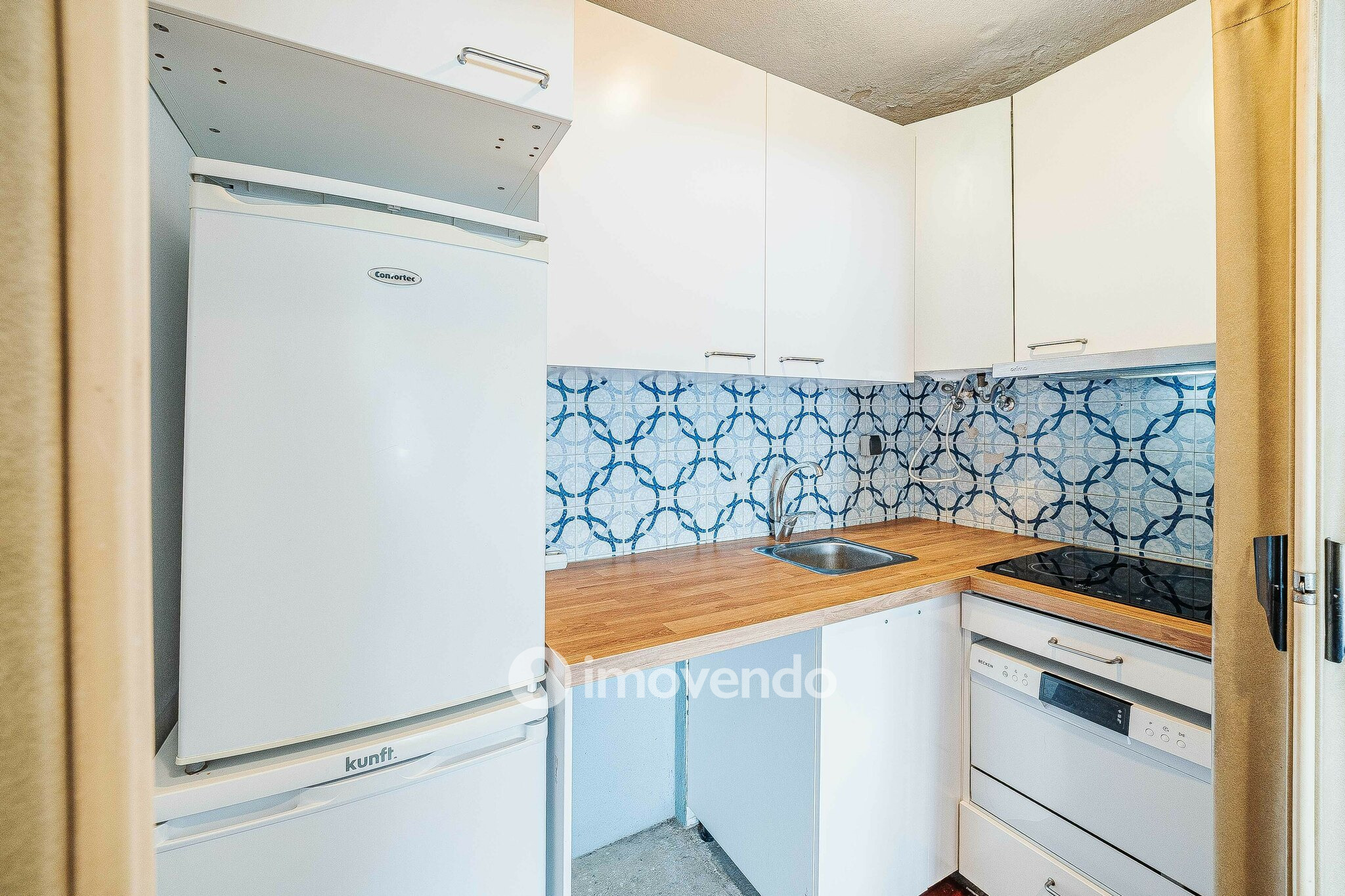 Apartamento T1 junto à praia, com estacionamento, Costa da Caparica