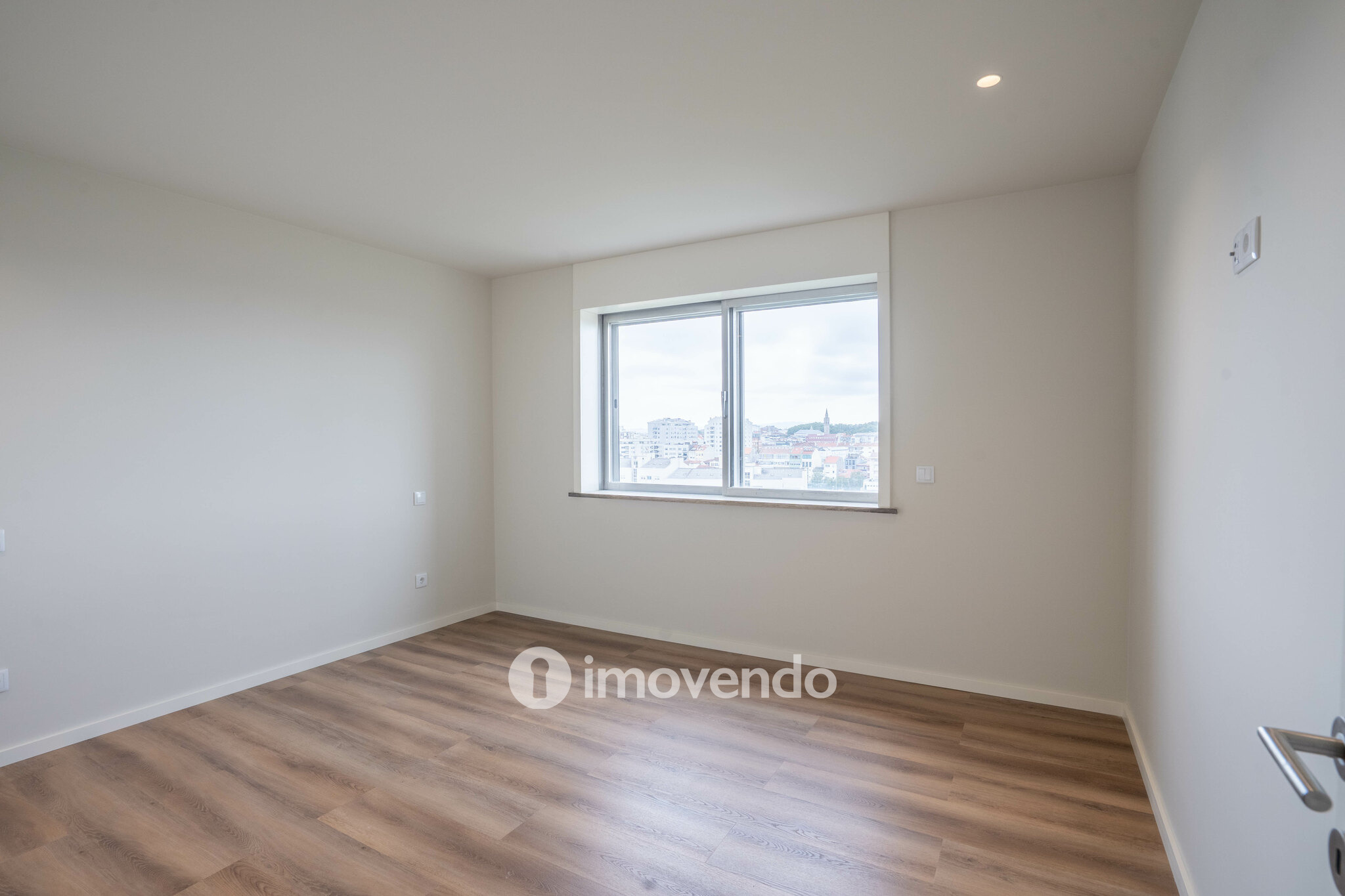 Apartamento T4 exclusivo, com estacionamento, na Lapa, Porto