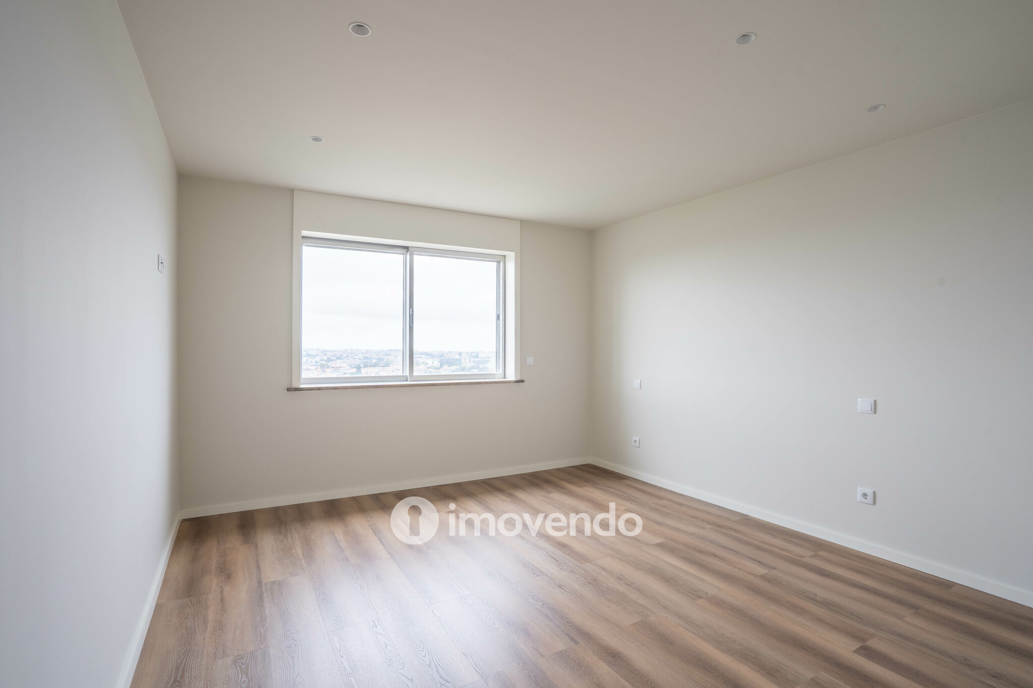 Apartamento T4 exclusivo, com estacionamento, na Lapa, Porto