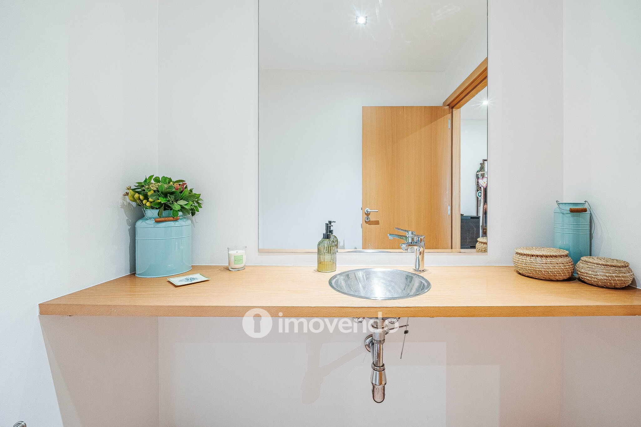 Apartamento T4, com estacionamento e arrecadação, na Alta de Lisboa