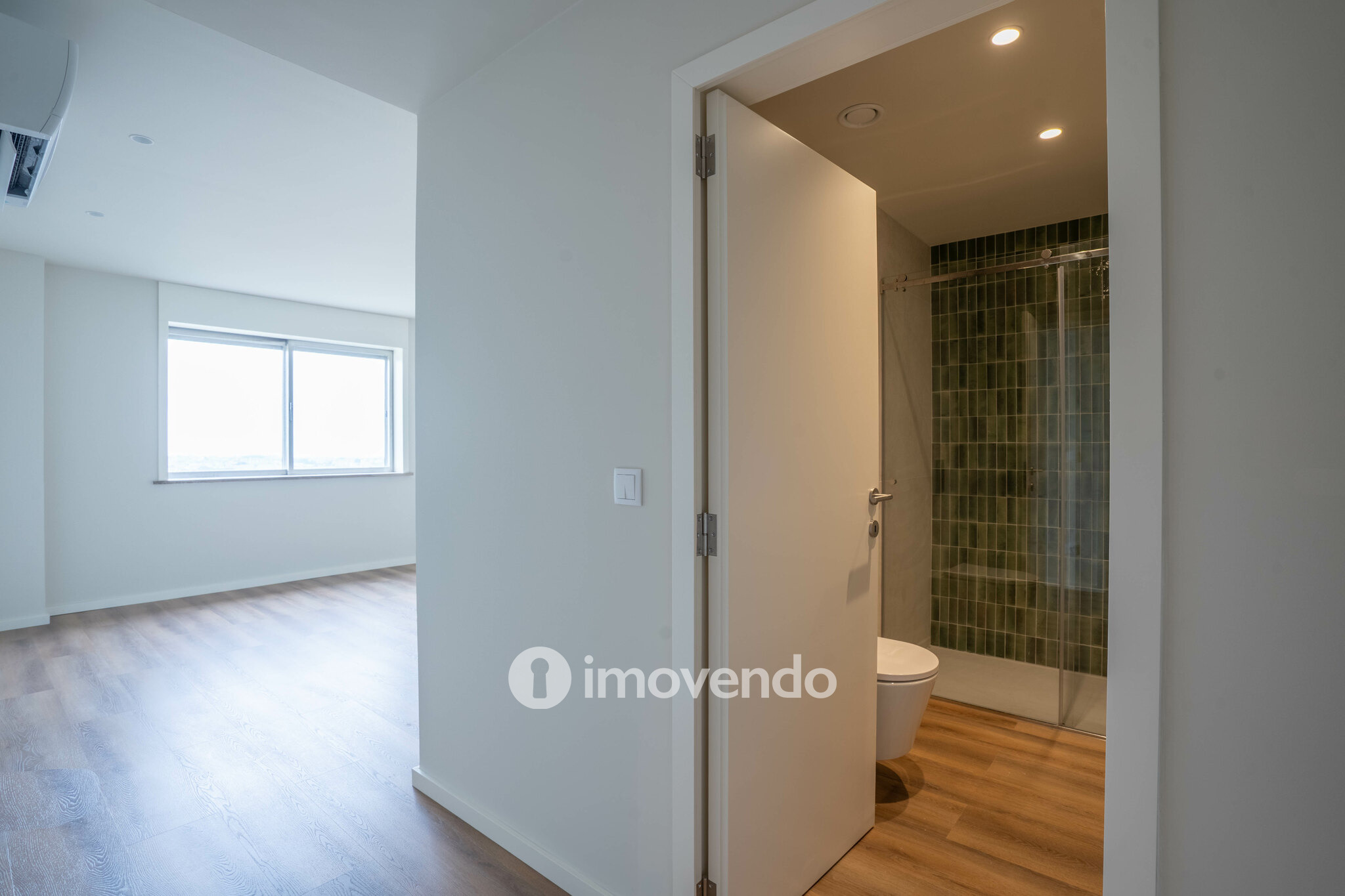 Apartamento T4 exclusivo, com estacionamento, na Lapa, Porto