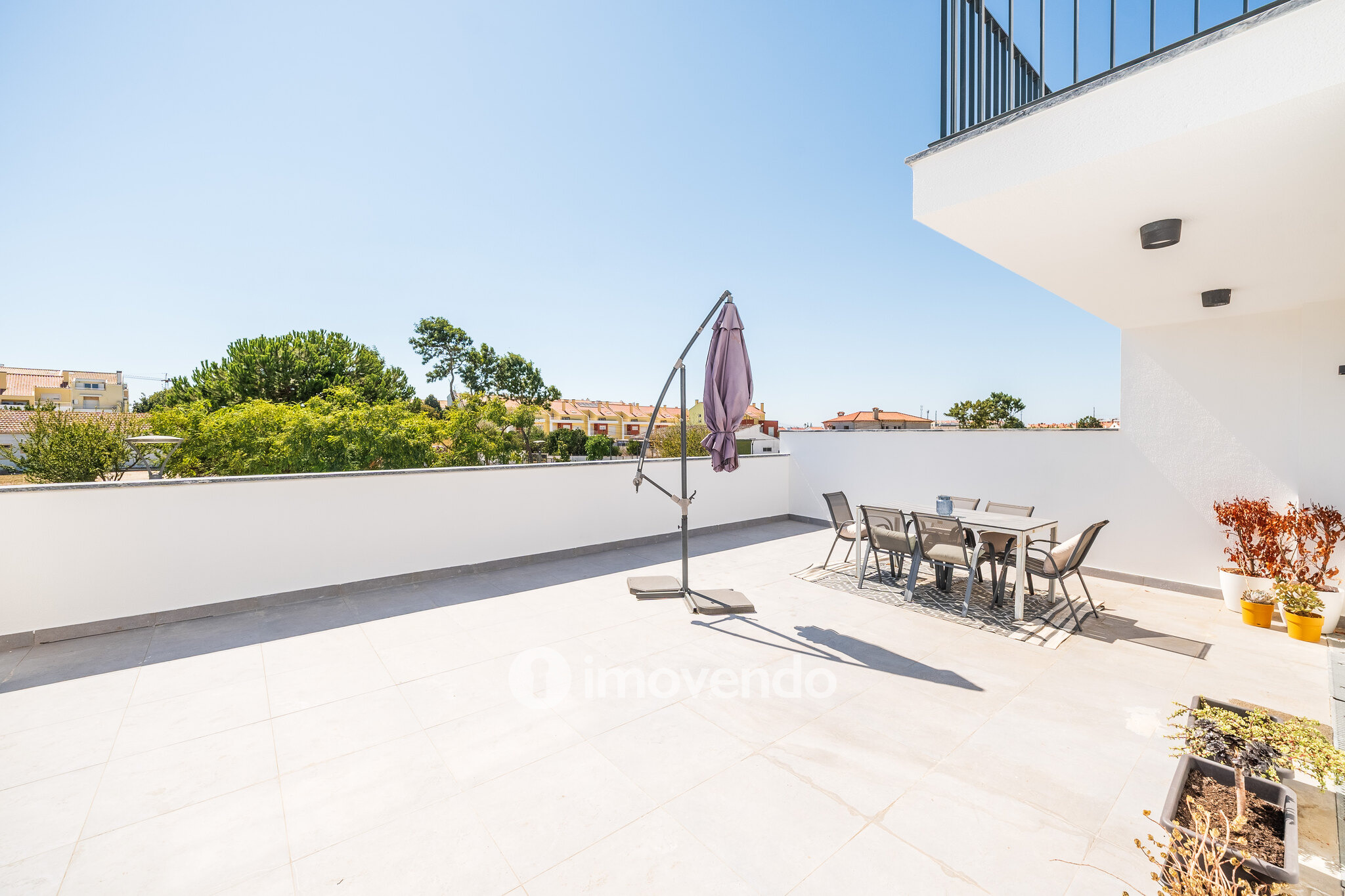 Moradia T3+1 moderna, com garagem e áreas amplas, em Alcochete