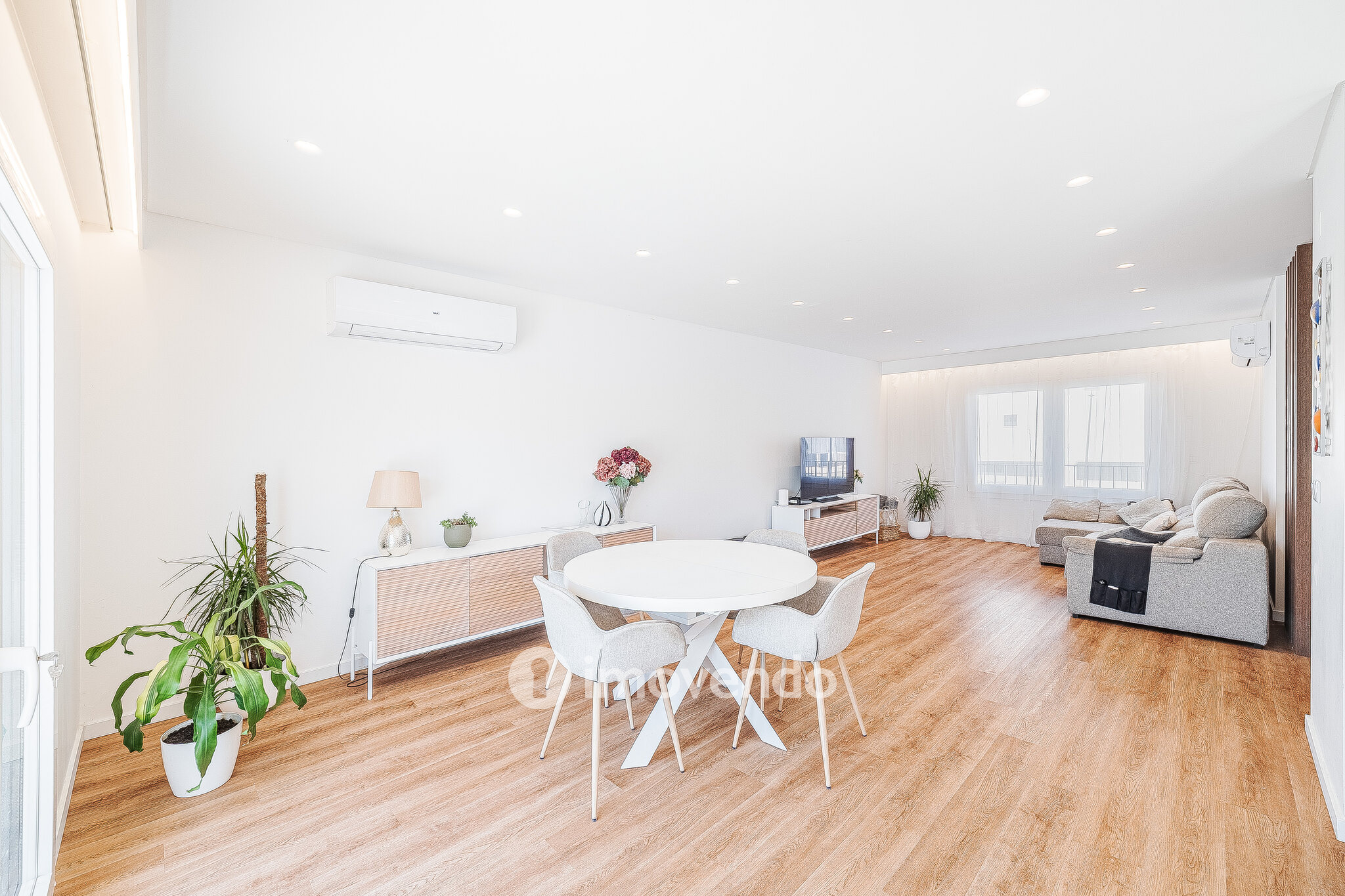 Moradia T3+1 moderna, com garagem e áreas amplas, em Alcochete