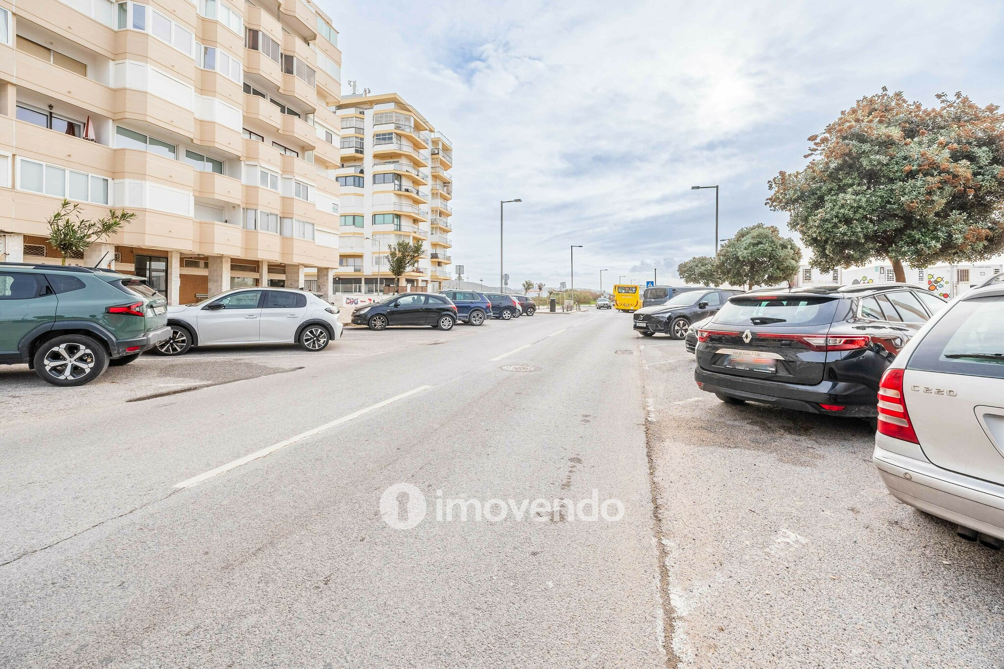 Apartamento T1 junto à praia, com estacionamento, Costa da Caparica