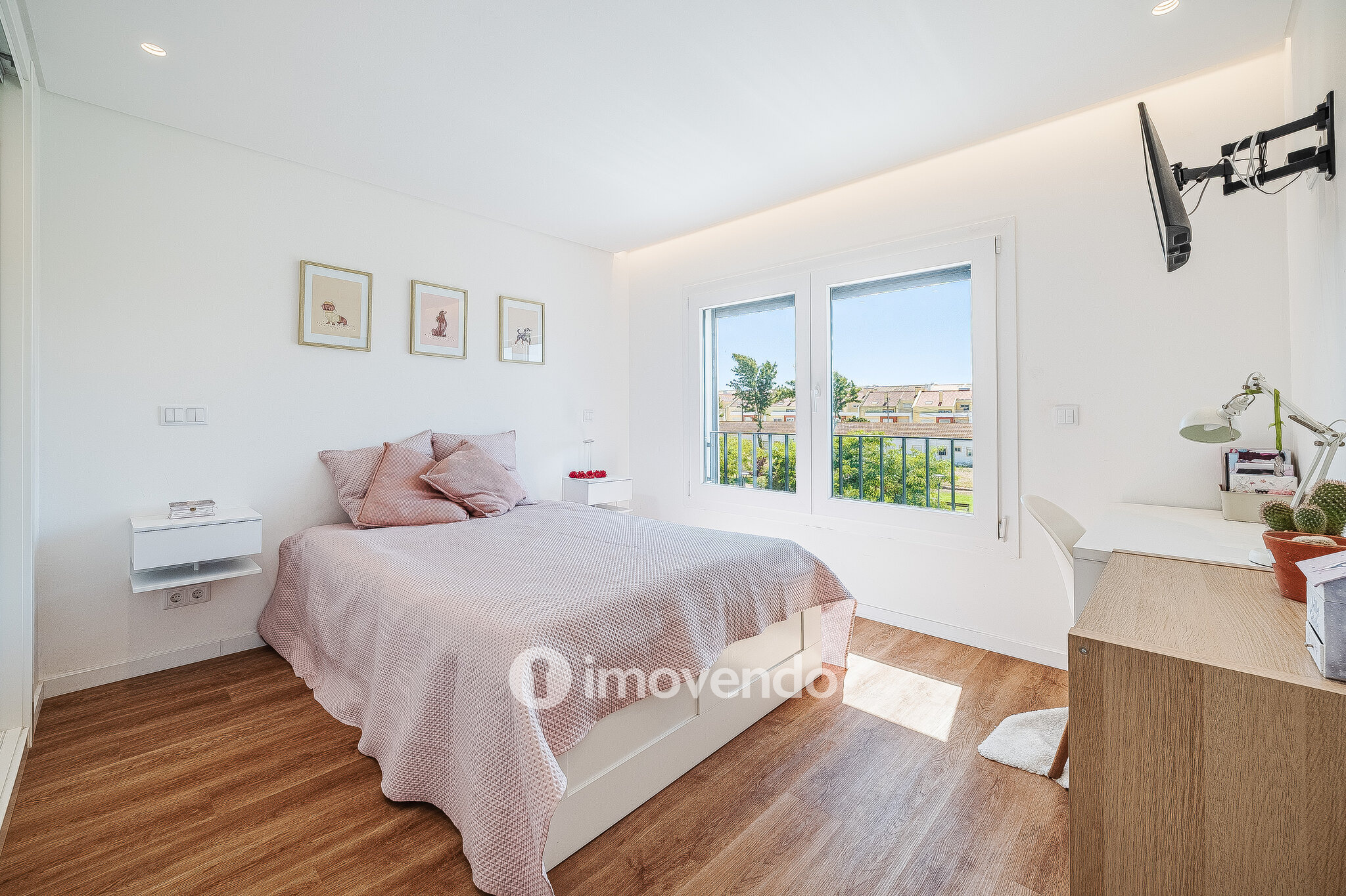 Moradia T3+1 moderna, com garagem e áreas amplas, em Alcochete