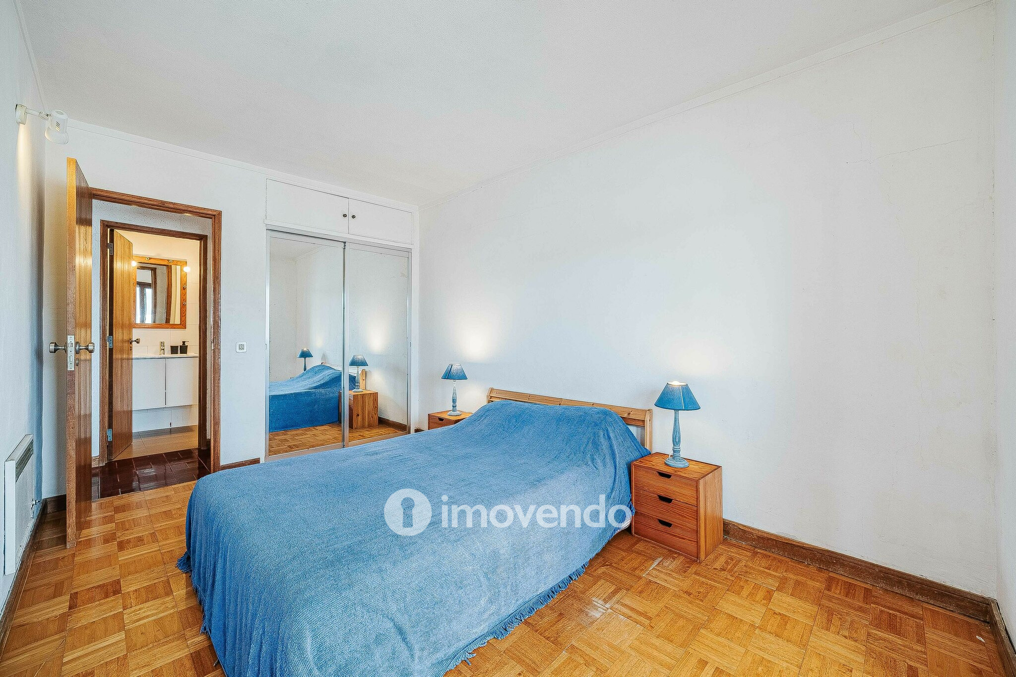 Apartamento T1 junto à praia, com estacionamento, Costa da Caparica