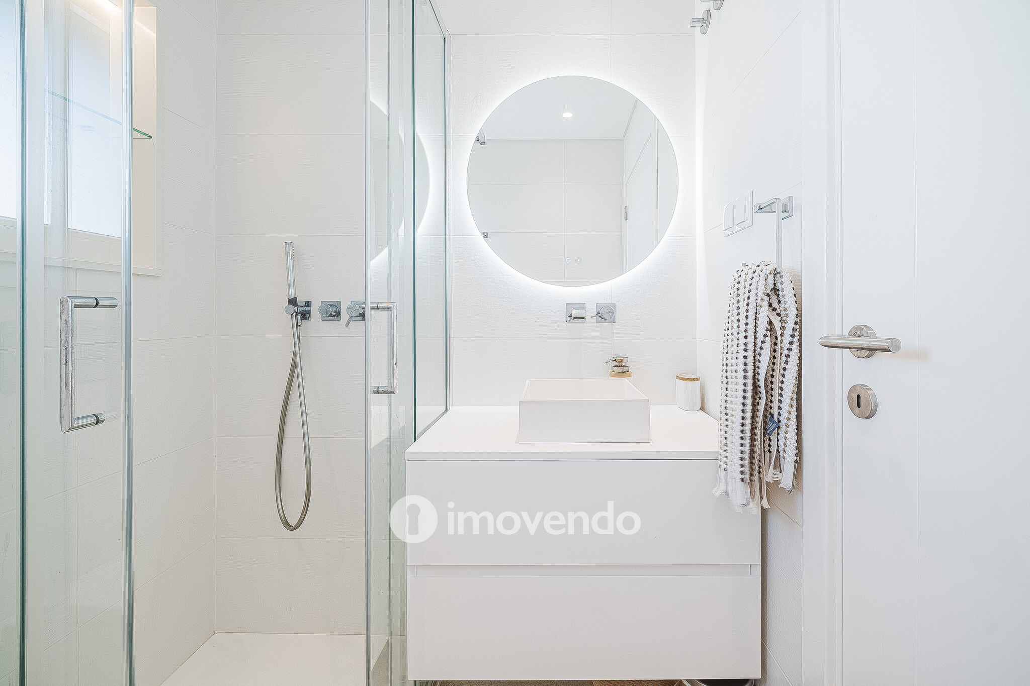 Moradia T3+1 moderna, com garagem e áreas amplas, em Alcochete