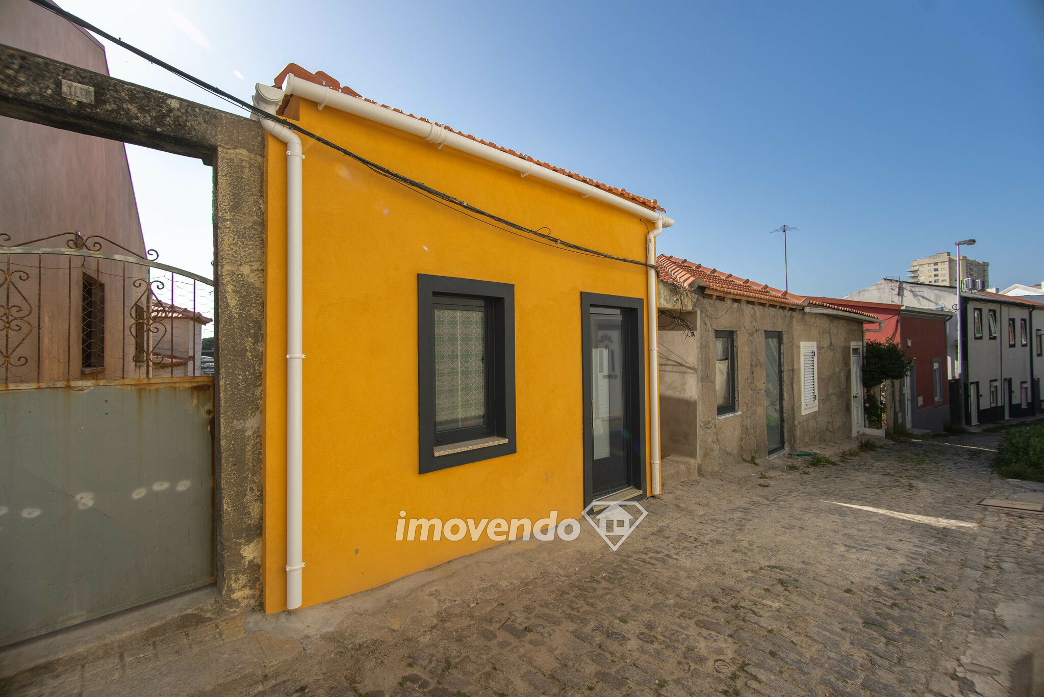 Casa T1, totalmente remodelada e mobilada, na Lapa, centro do Porto