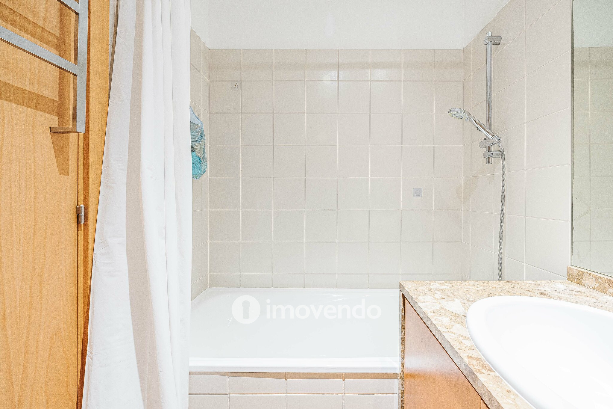 Apartamento T4, com estacionamento e arrecadação, na Alta de Lisboa