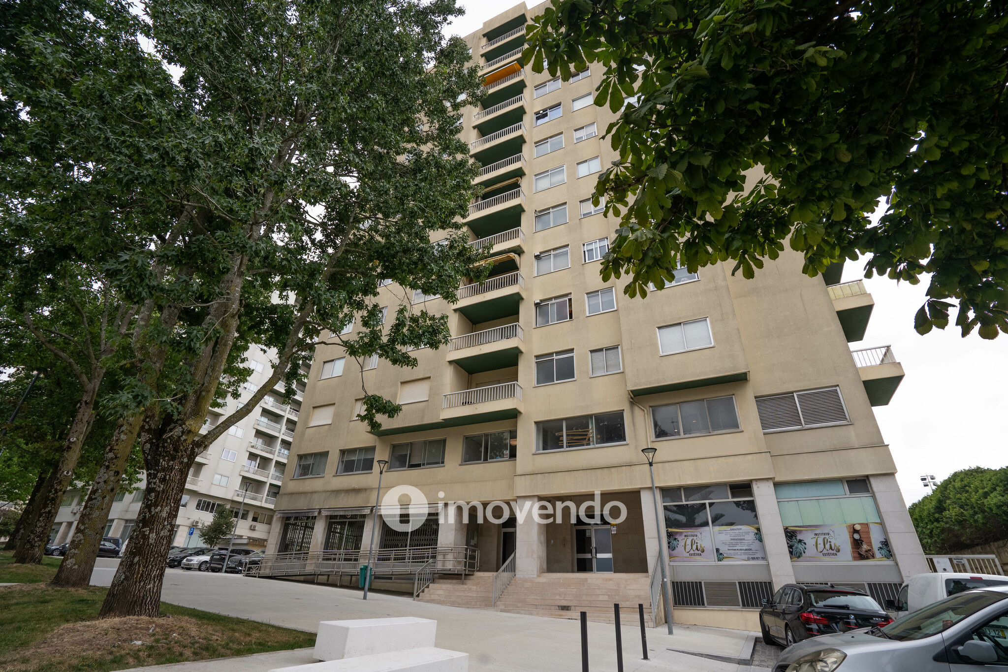 Apartamento T4 exclusivo, com estacionamento, na Lapa, Porto