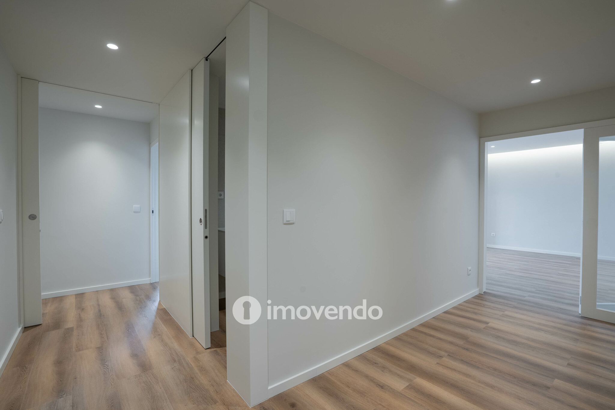Apartamento T4 exclusivo, com estacionamento, na Lapa, Porto