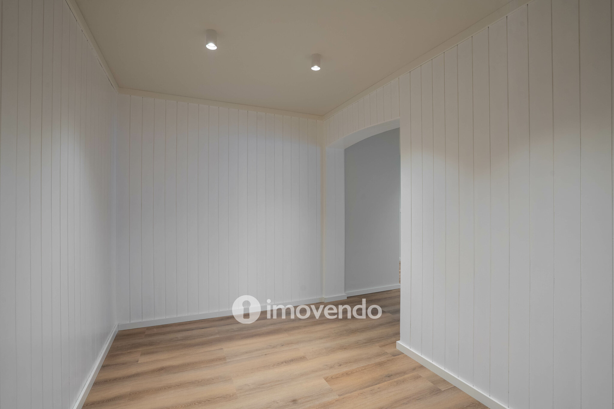 Apartamento T4 exclusivo, com estacionamento, na Lapa, Porto