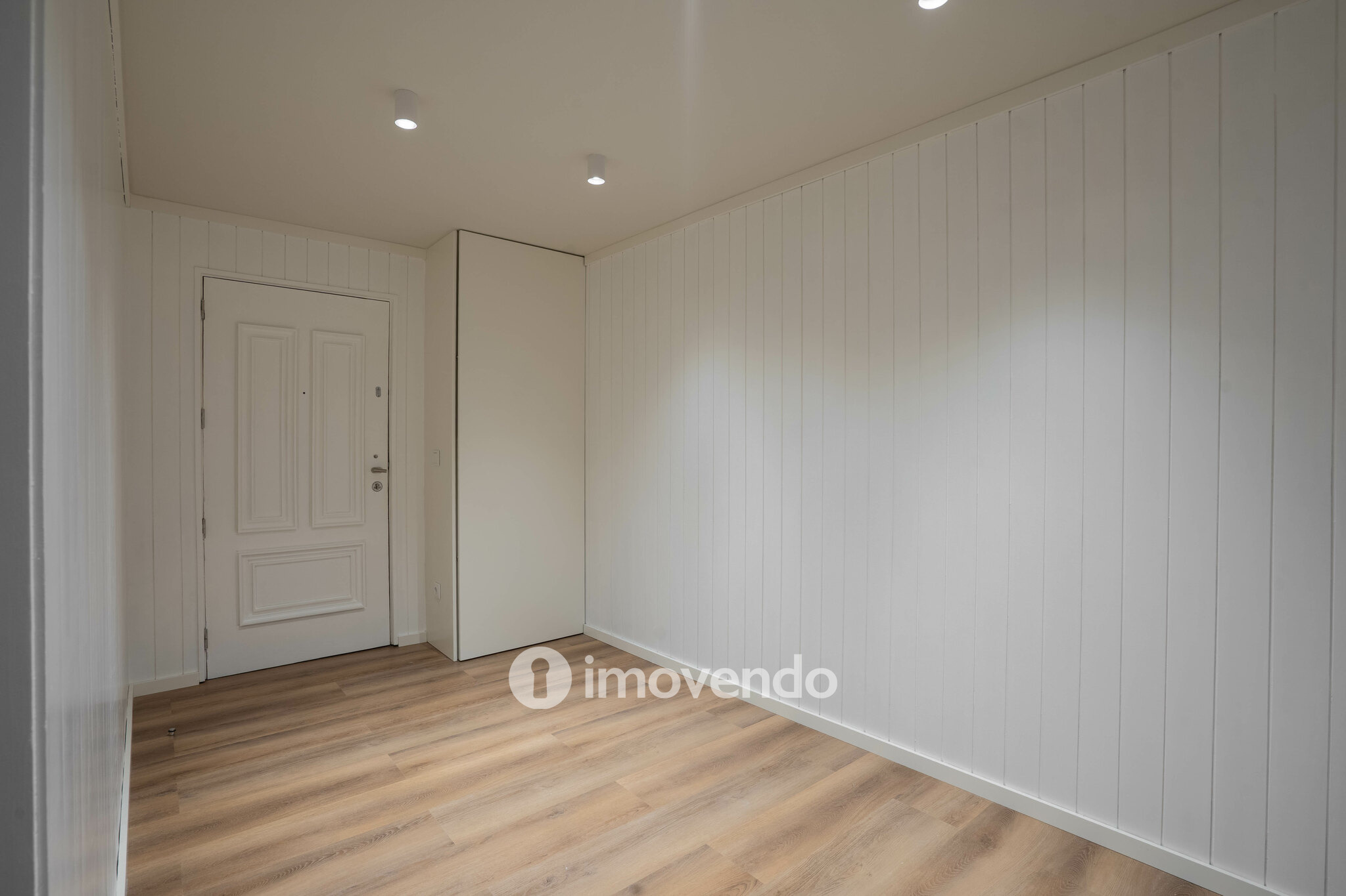 Apartamento T4 exclusivo, com estacionamento, na Lapa, Porto