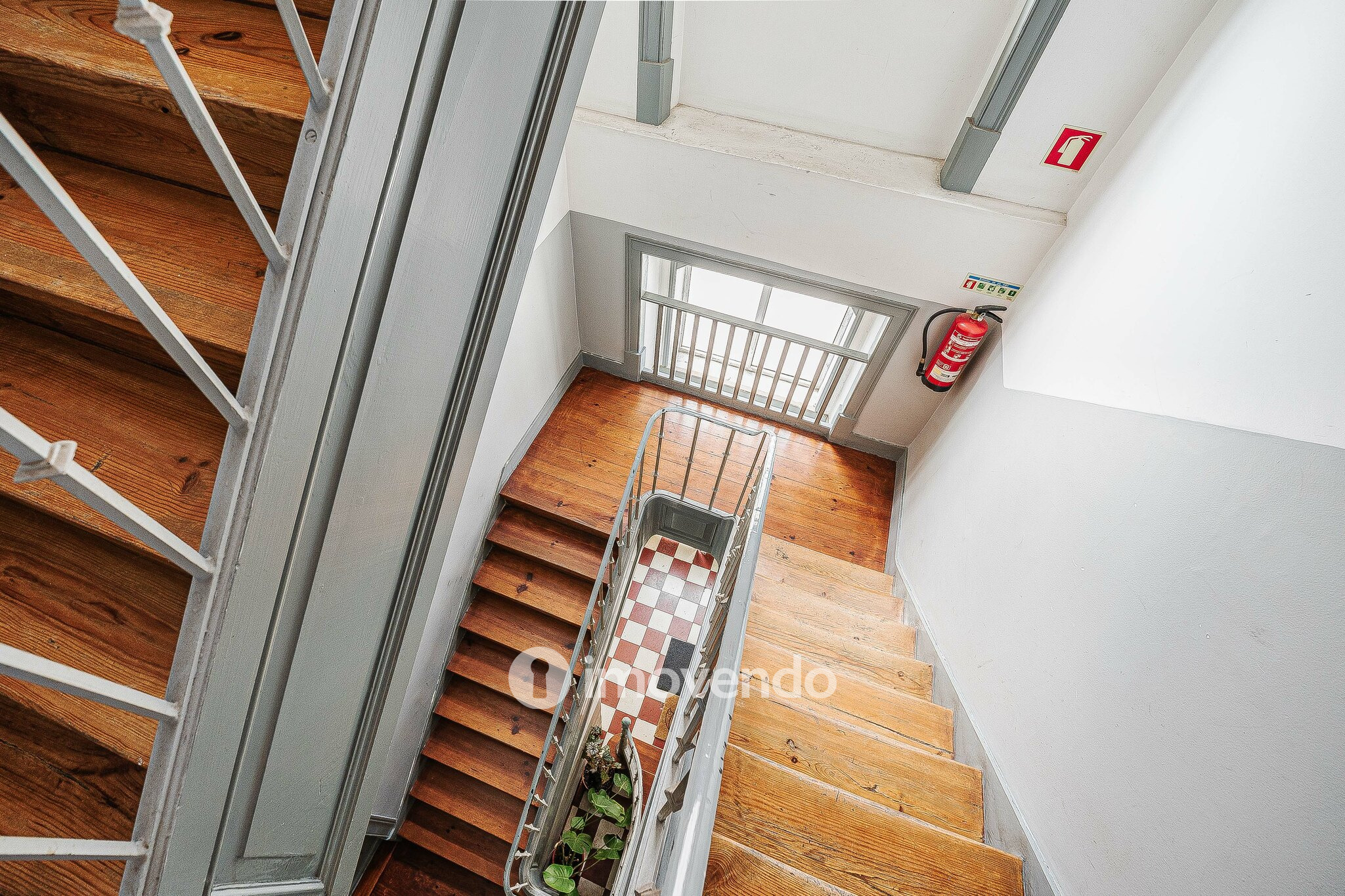 Apartamento T2 mobilado e com cozinha equipada, na Penha de França