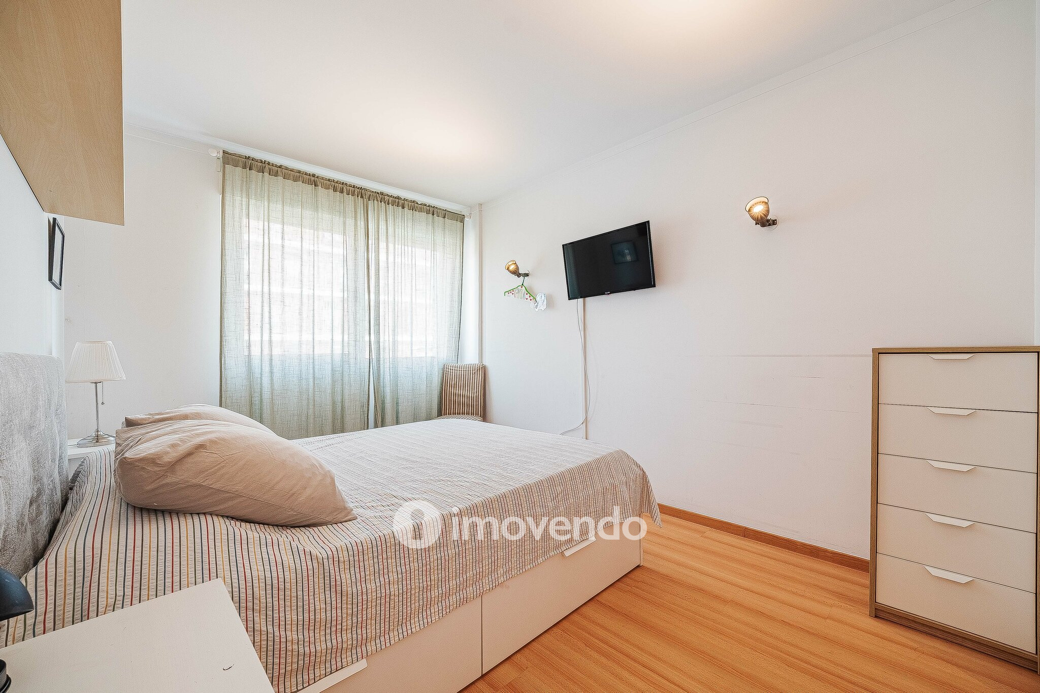 Apartamento T4, com estacionamento e arrecadação, na Alta de Lisboa