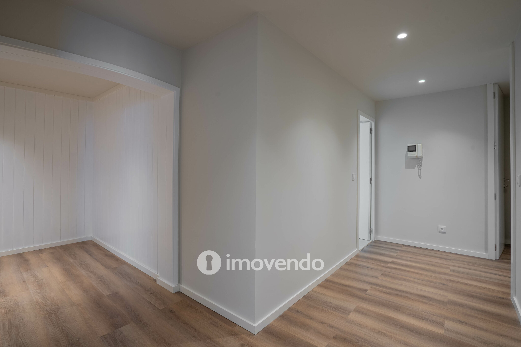 Apartamento T4 exclusivo, com estacionamento, na Lapa, Porto