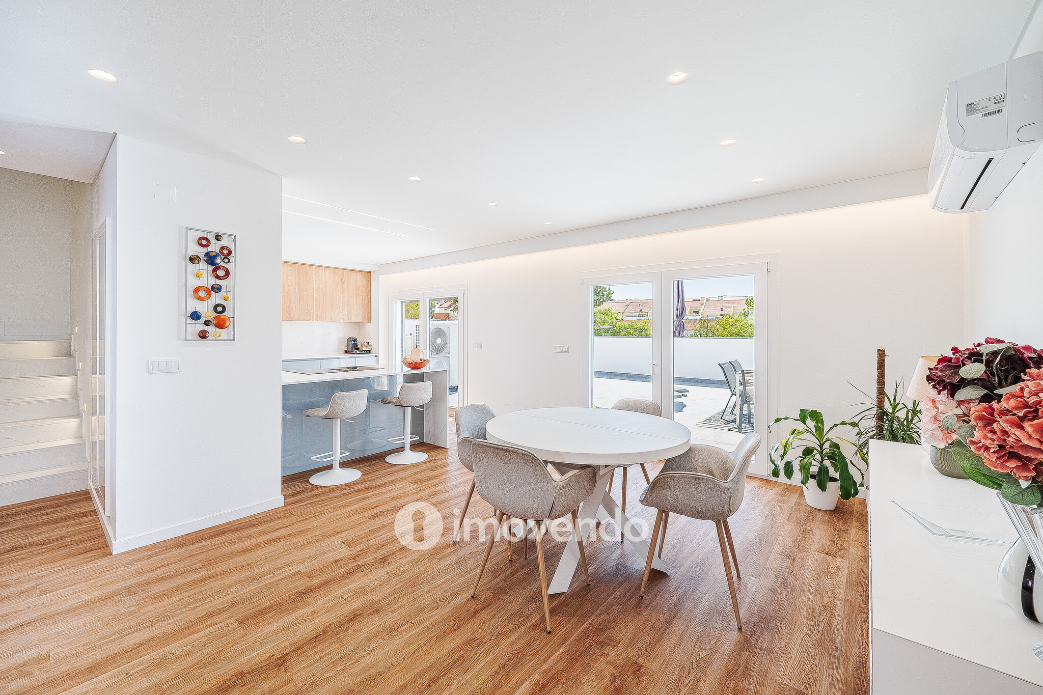 Moradia T3+1 moderna, com garagem e áreas amplas, em Alcochete