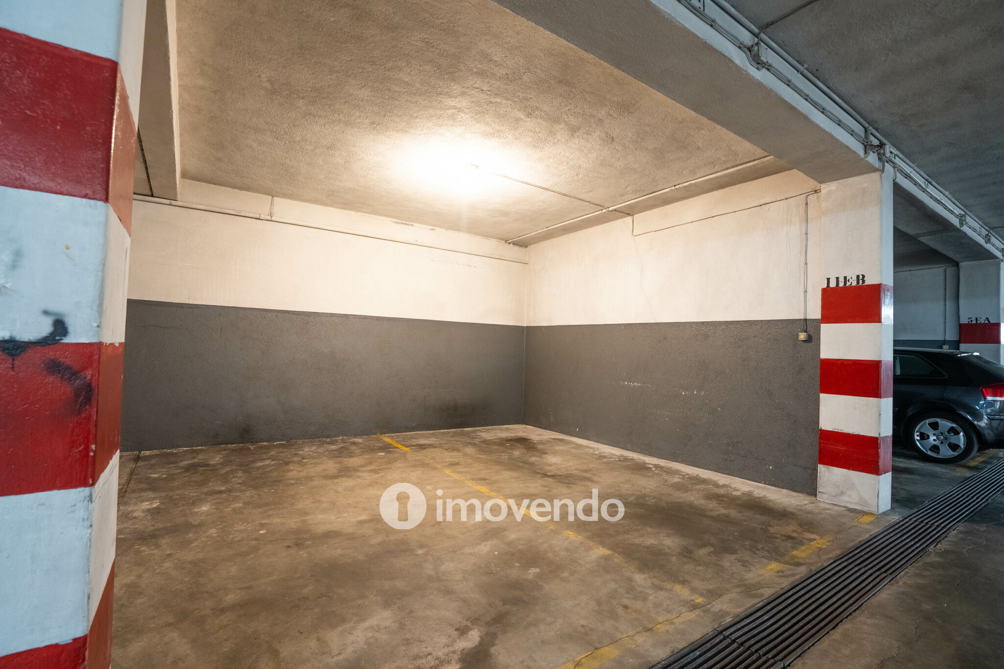 Apartamento T4 exclusivo, com estacionamento, na Lapa, Porto