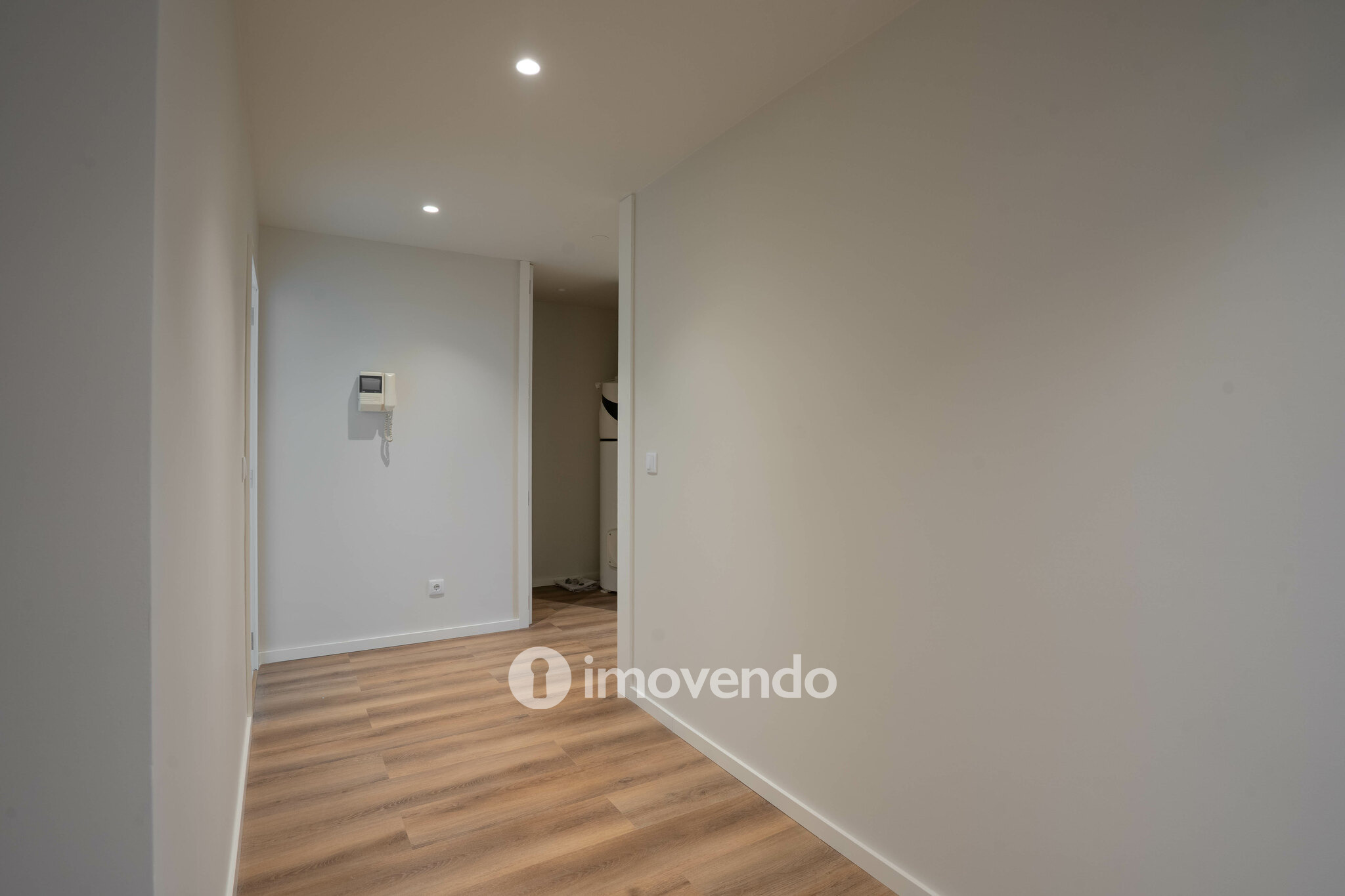 Apartamento T4 exclusivo, com estacionamento, na Lapa, Porto