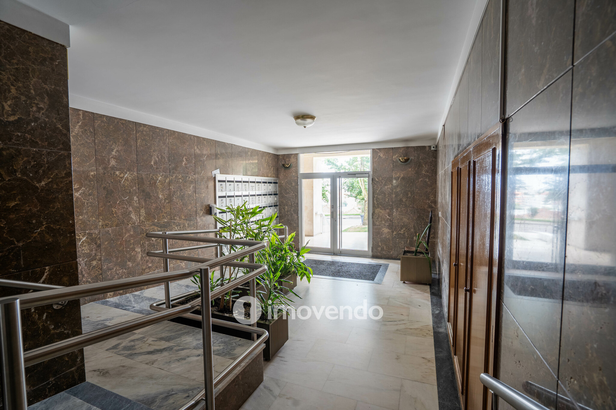 Apartamento T4 exclusivo, com estacionamento, na Lapa, Porto