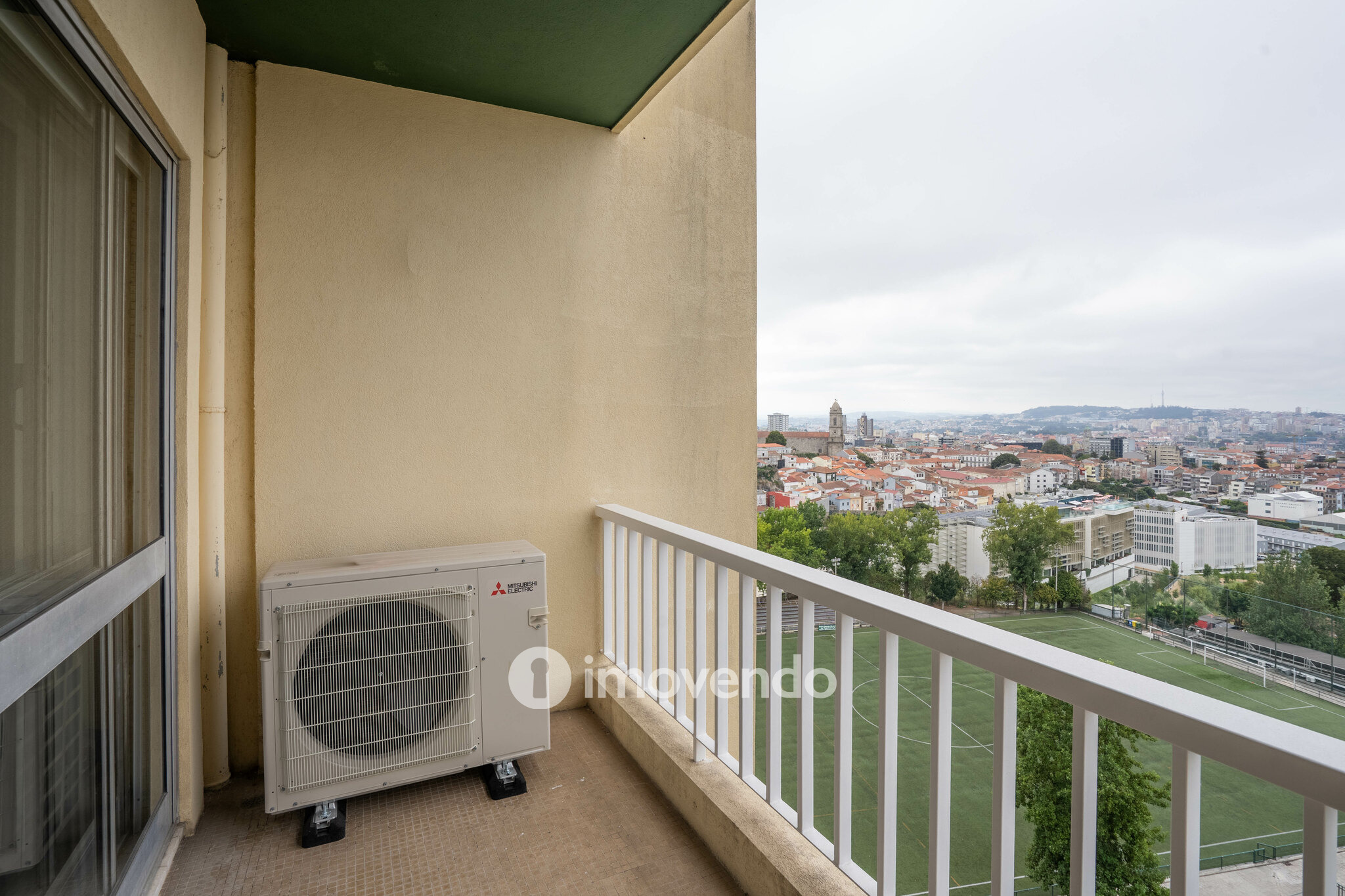 Apartamento T4 exclusivo, com estacionamento, na Lapa, Porto