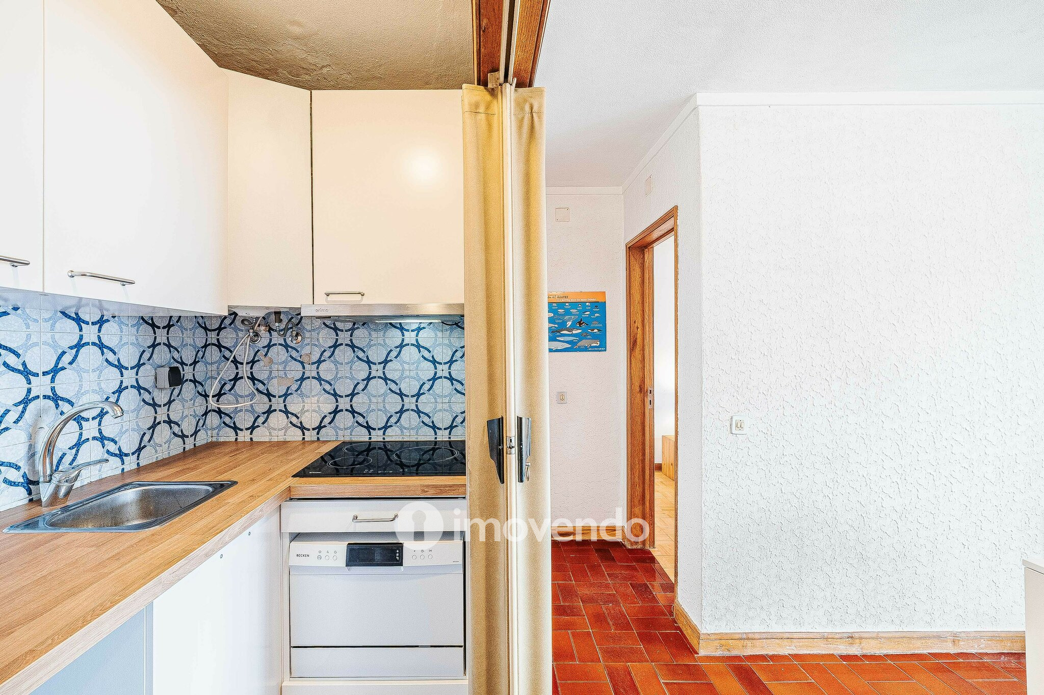 Apartamento T1 junto à praia, com estacionamento, Costa da Caparica