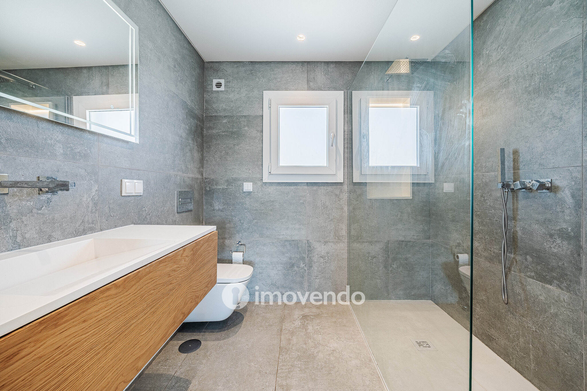 Moradia T3+1 moderna, com garagem e áreas amplas, em Alcochete