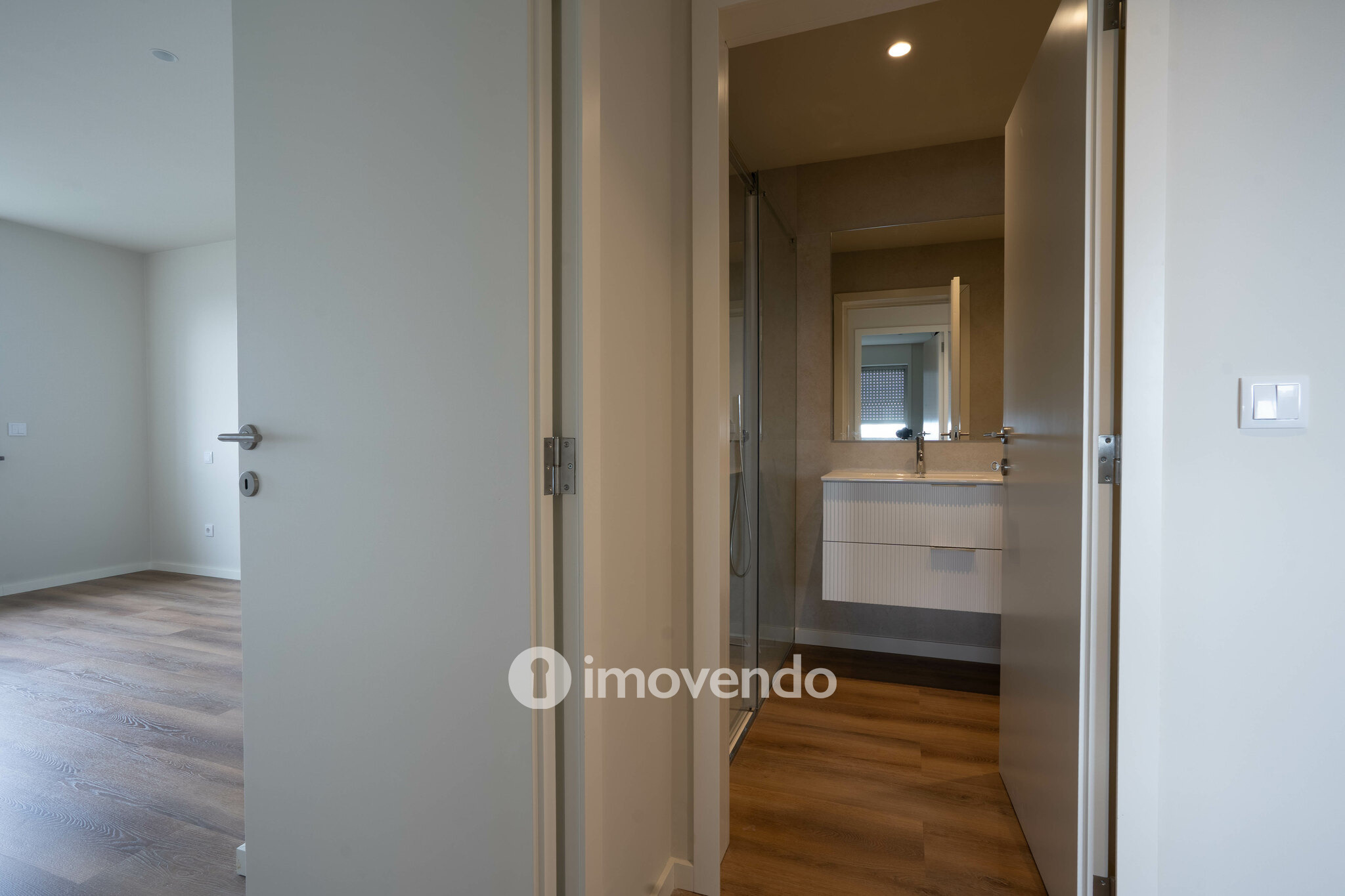 Apartamento T4 exclusivo, com estacionamento, na Lapa, Porto