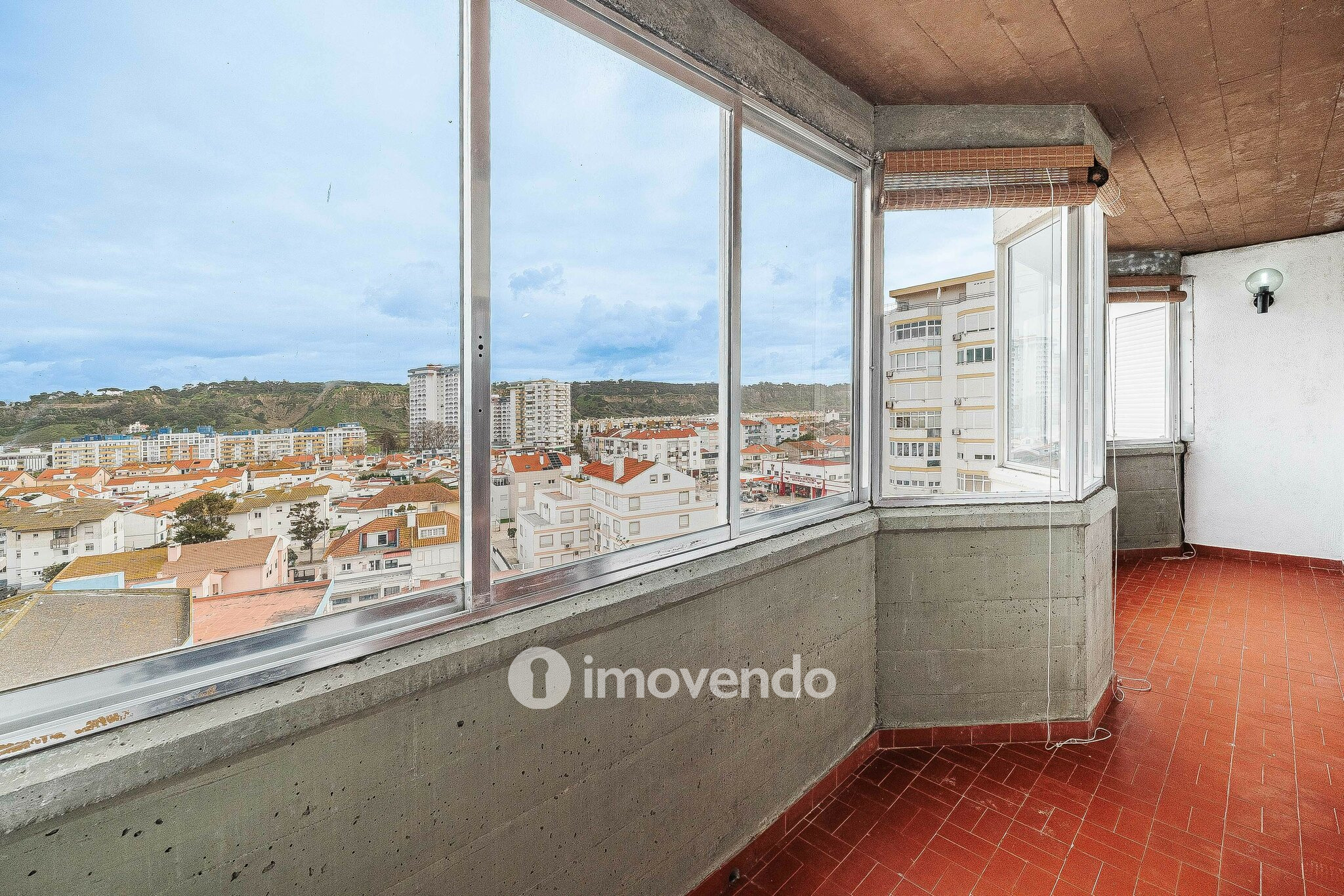 Apartamento T1 junto à praia, com estacionamento, Costa da Caparica